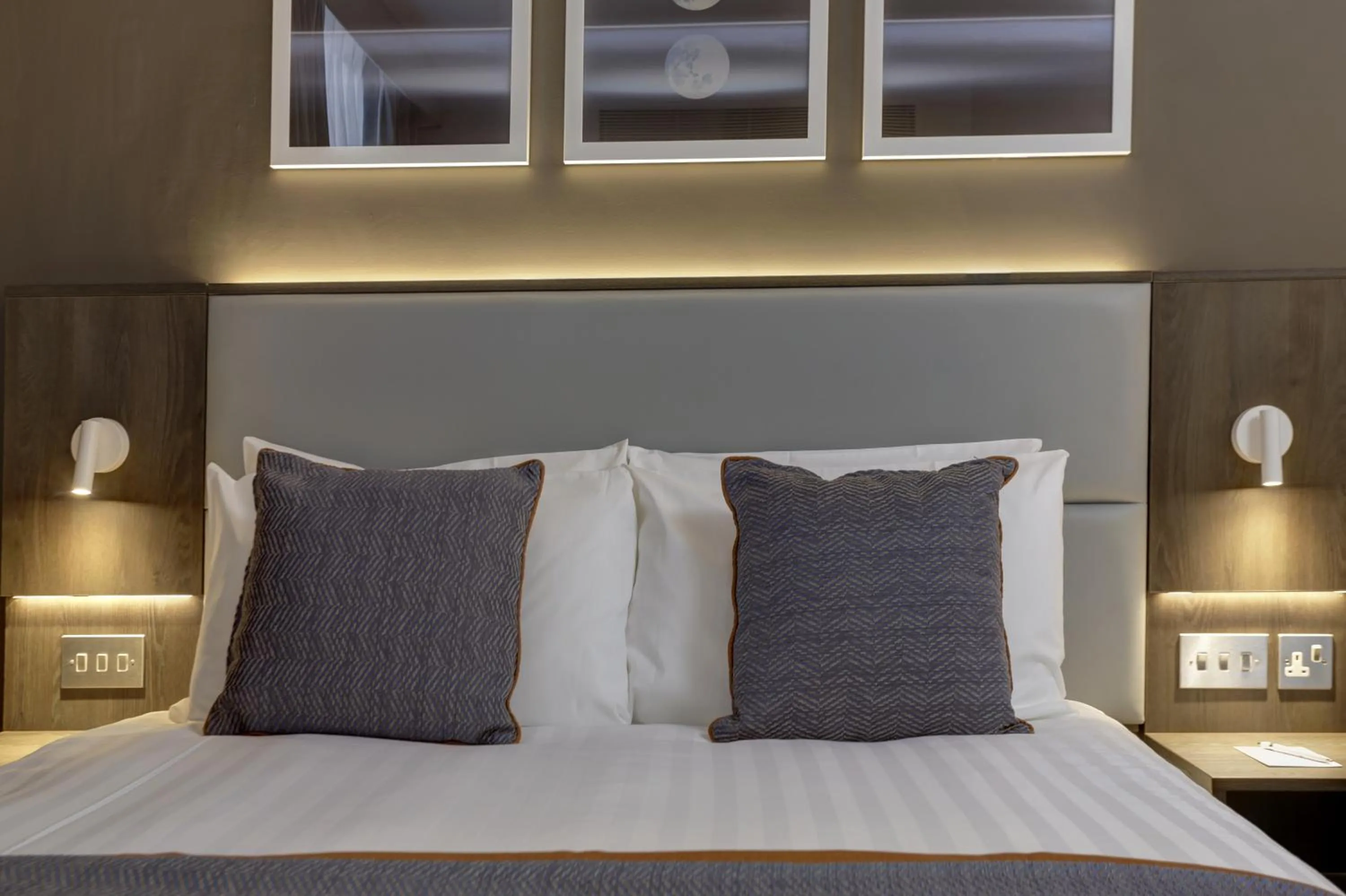 Bed in Best Western Plus Vauxhall Hotel