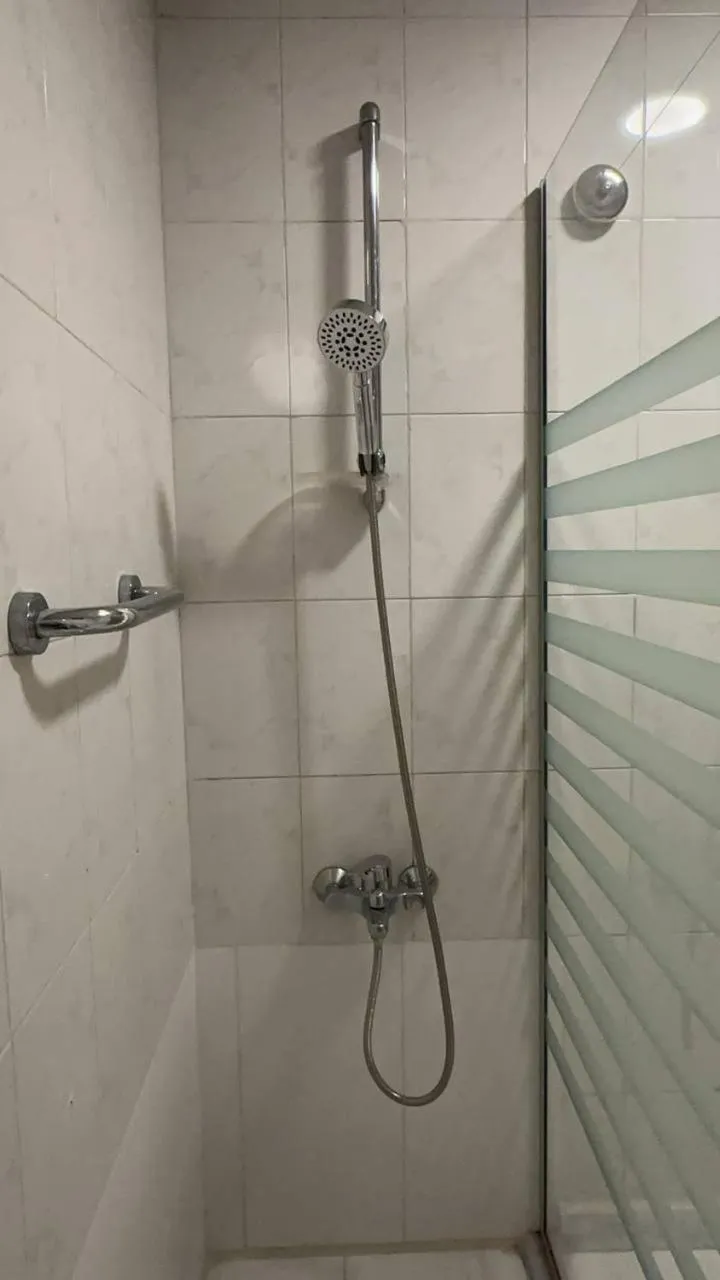 Shower in Sparr Hotel