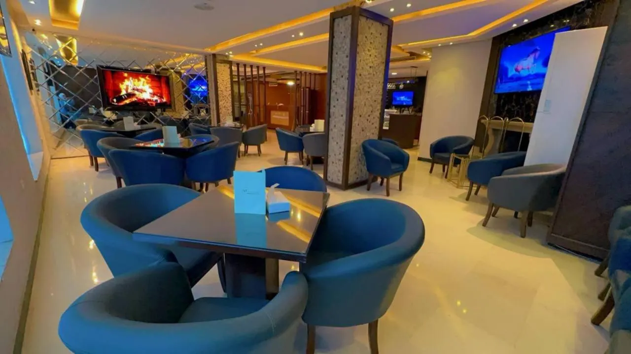 Restaurant/places to eat in Sparr Hotel