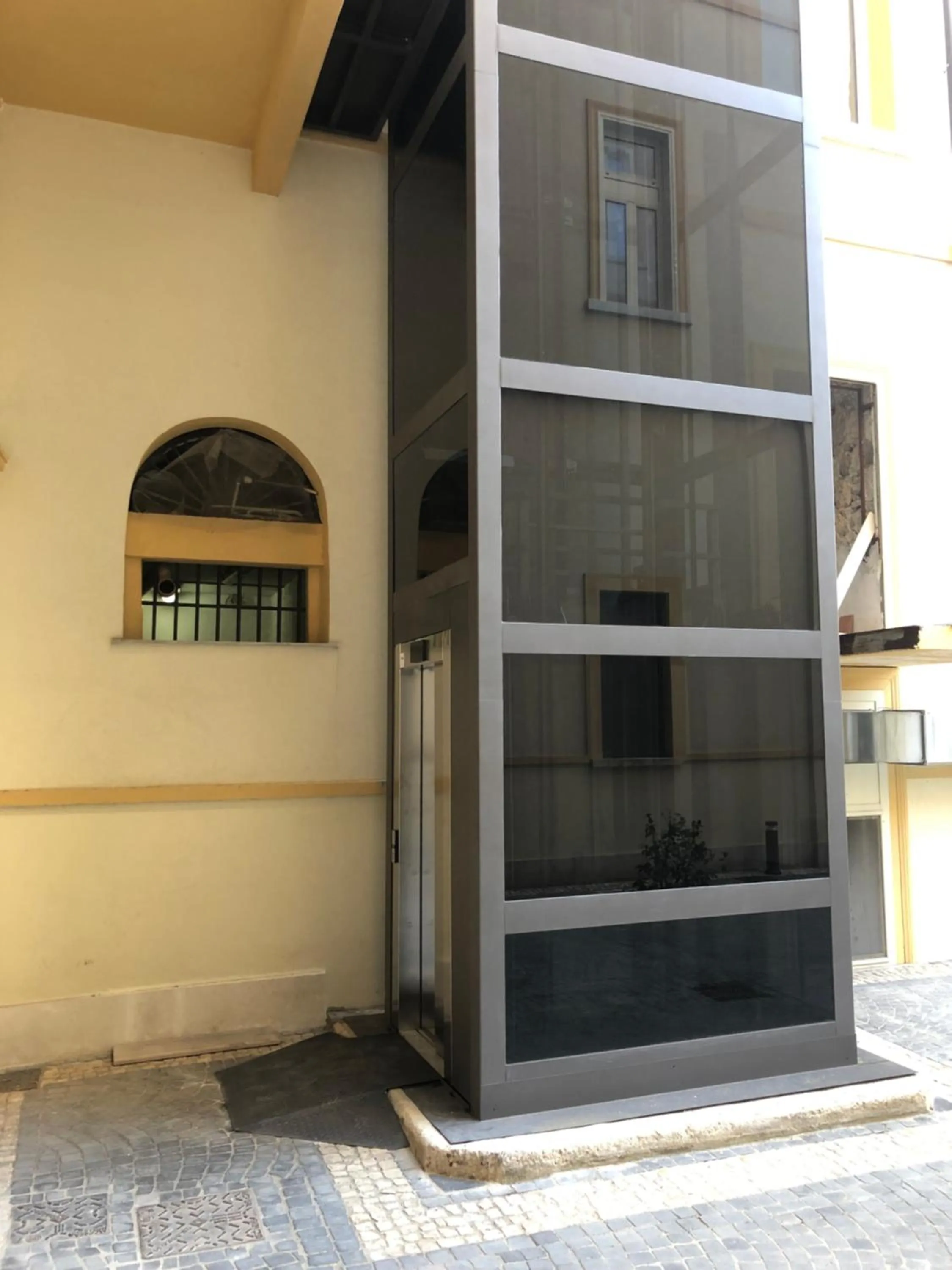Facade/entrance in Residenza Murat