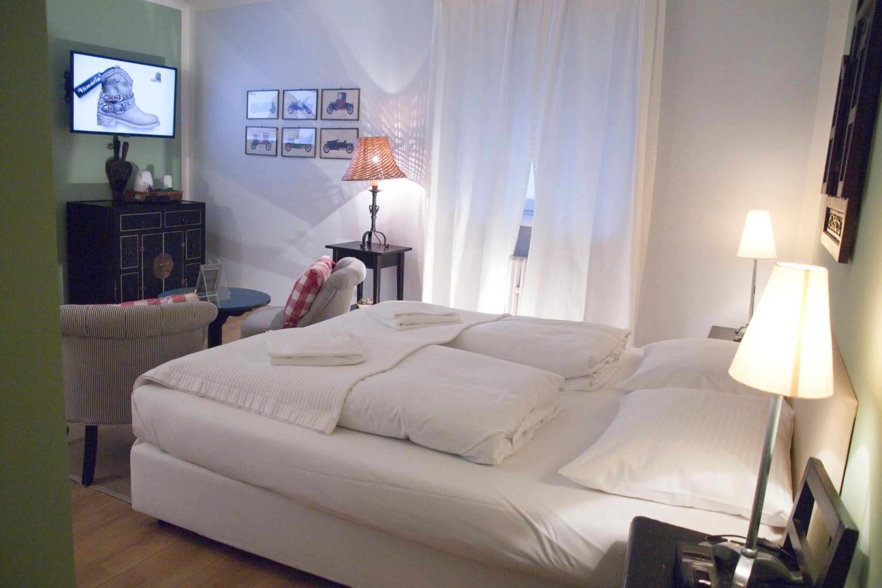 Photo of the whole room, Bed in Bergland Hotel - Adults only