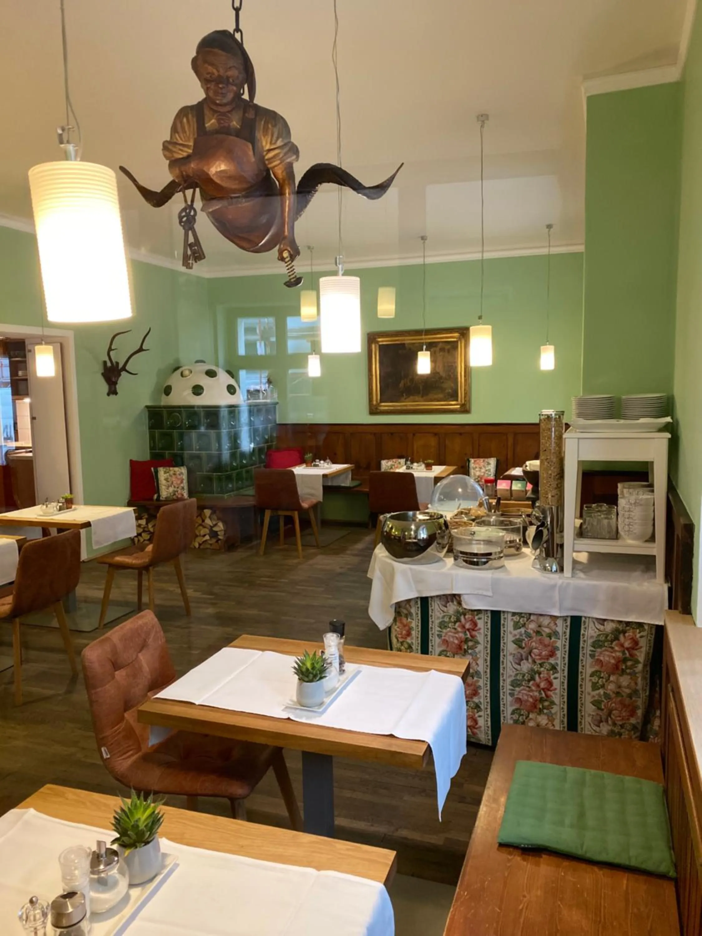 Food and drinks in Bergland Hotel - Adults only