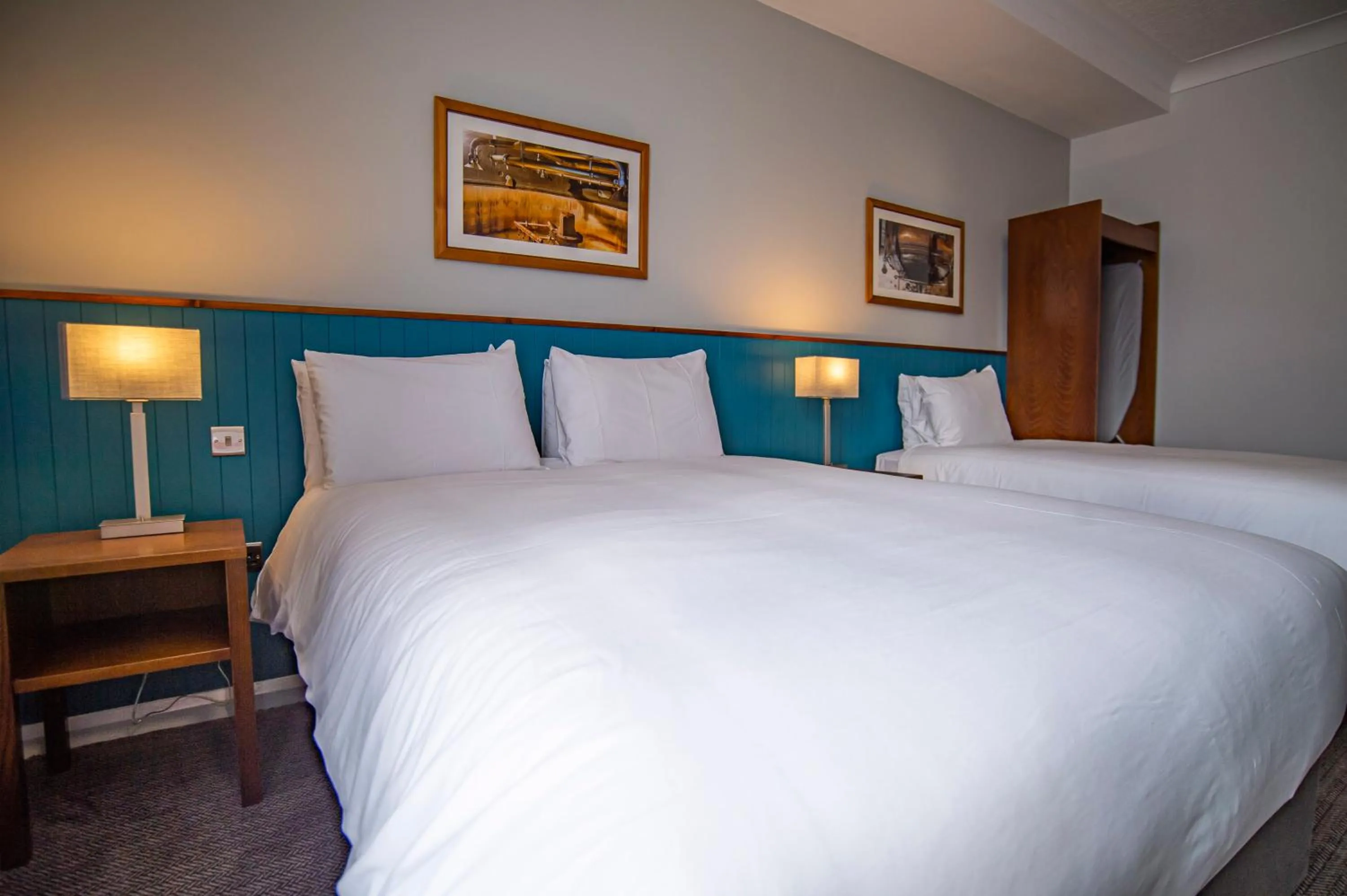 Bed in Highfield Hotel By Greene King Inn