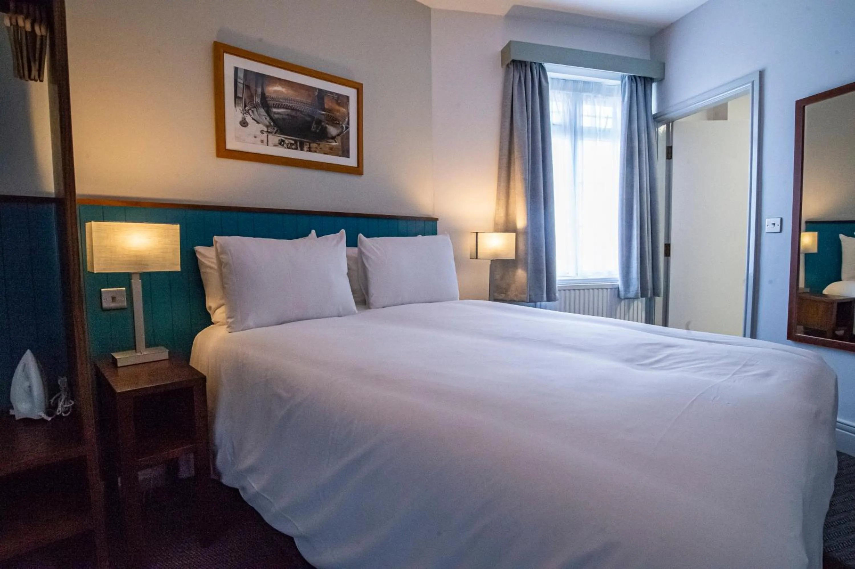 Bed in Highfield Hotel By Greene King Inn