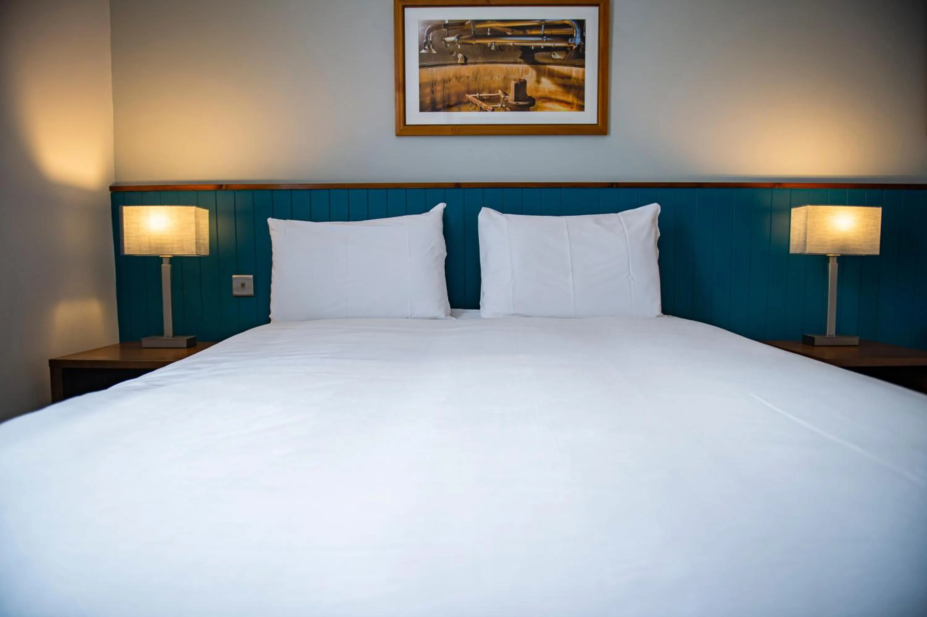 Bed in Highfield Hotel By Greene King Inn