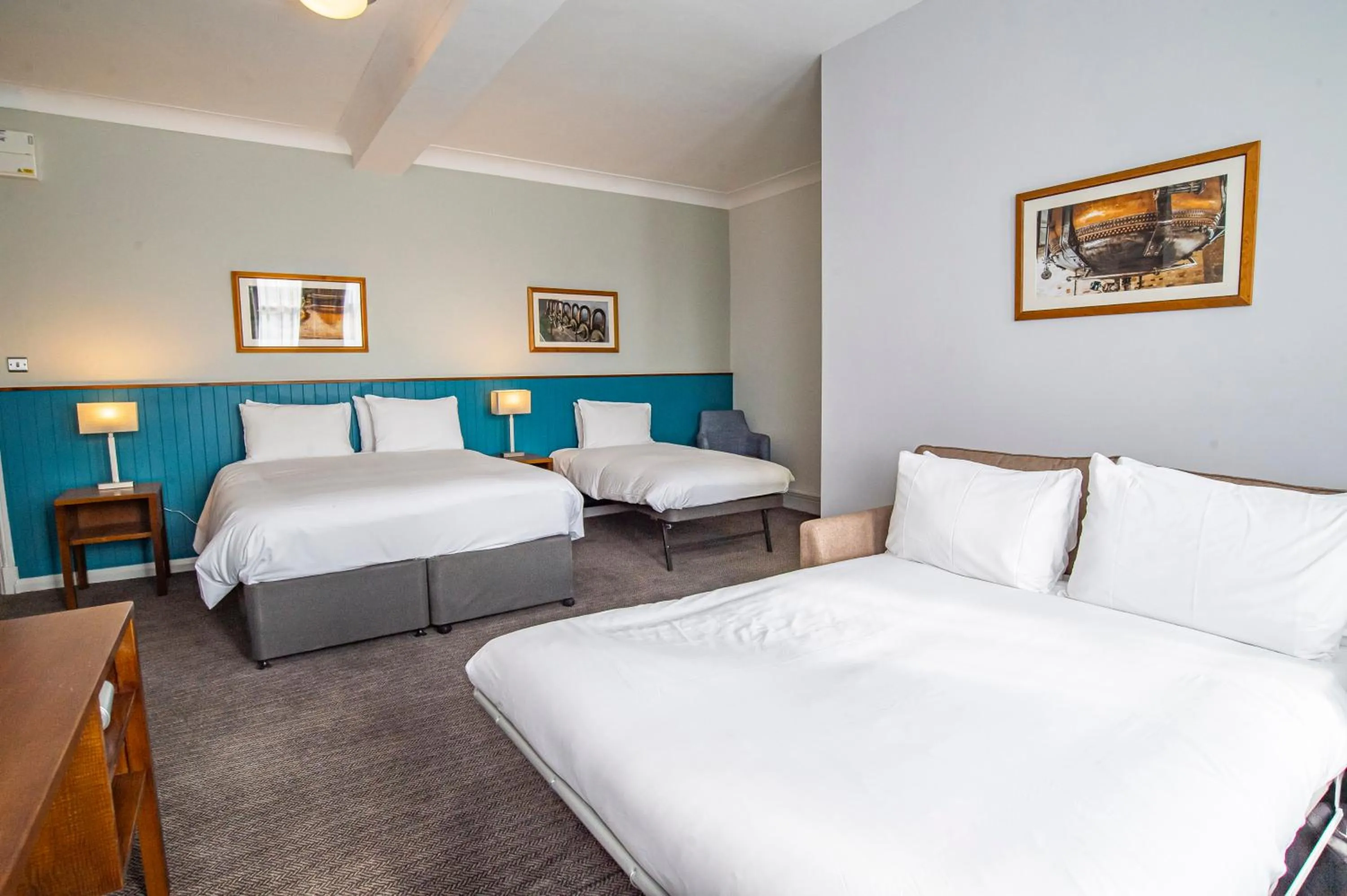 Bed in Highfield Hotel By Greene King Inn