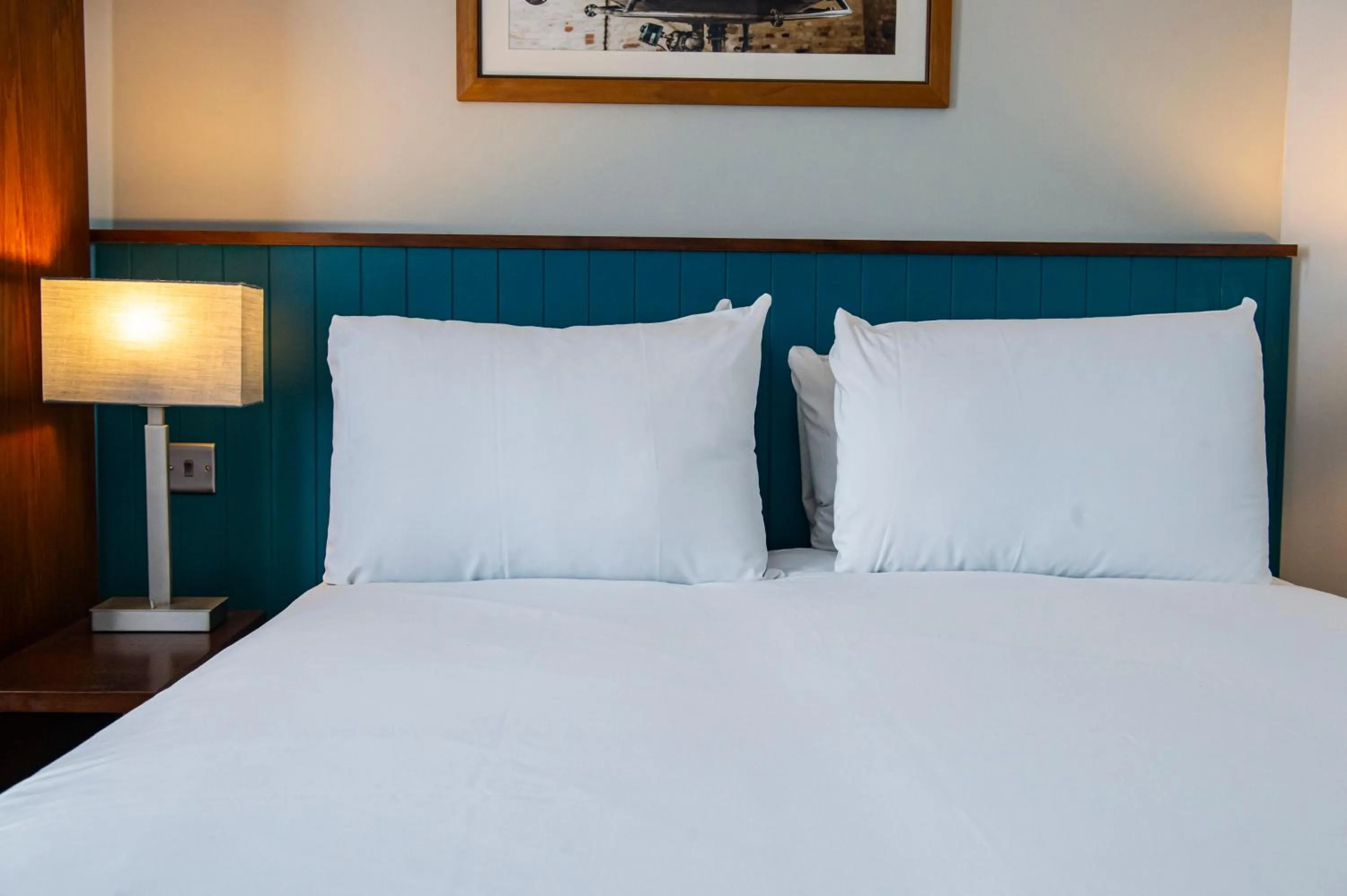 Bed in Highfield Hotel By Greene King Inn