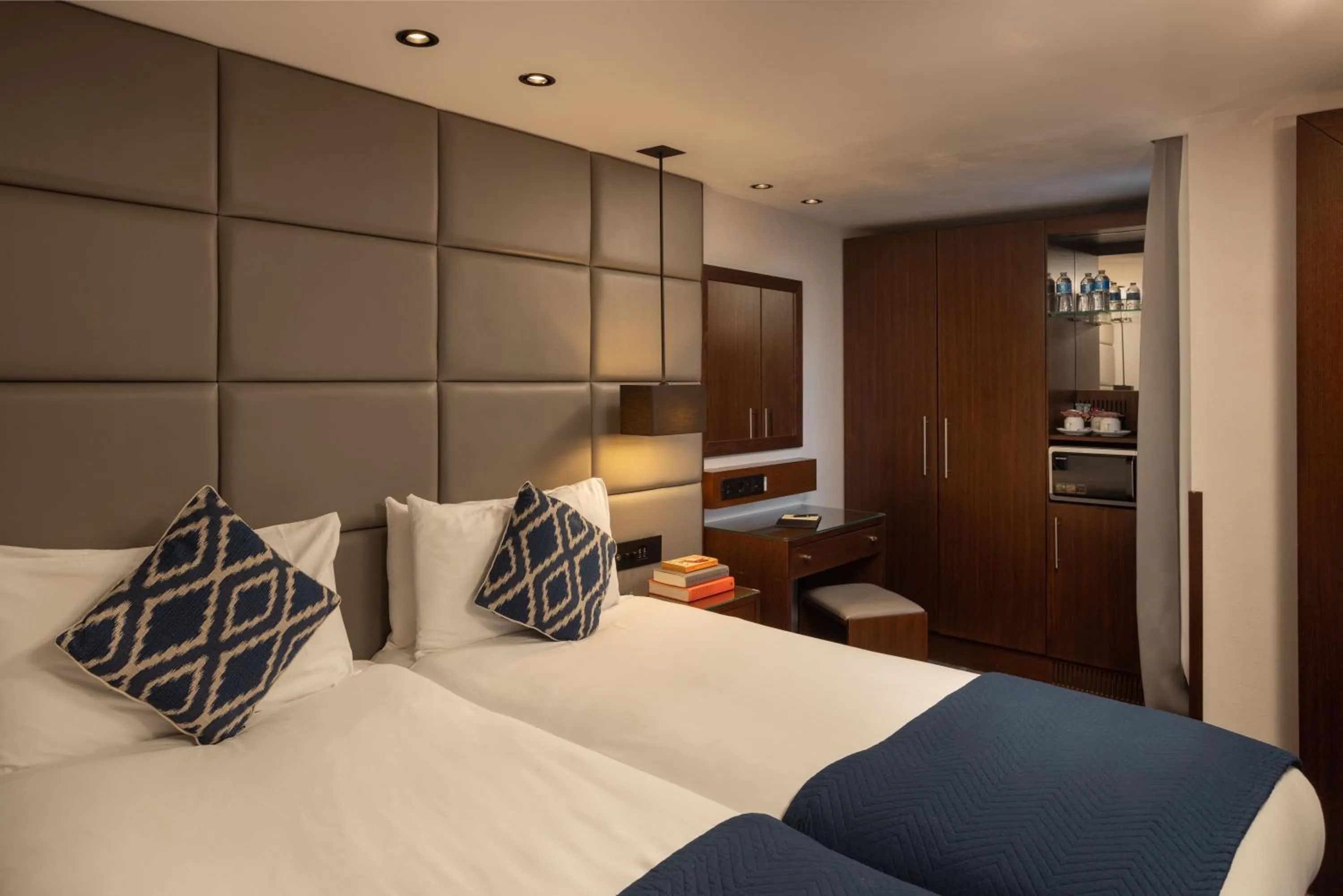 Bed in Montcalm Chilworth Townhouse, Paddington