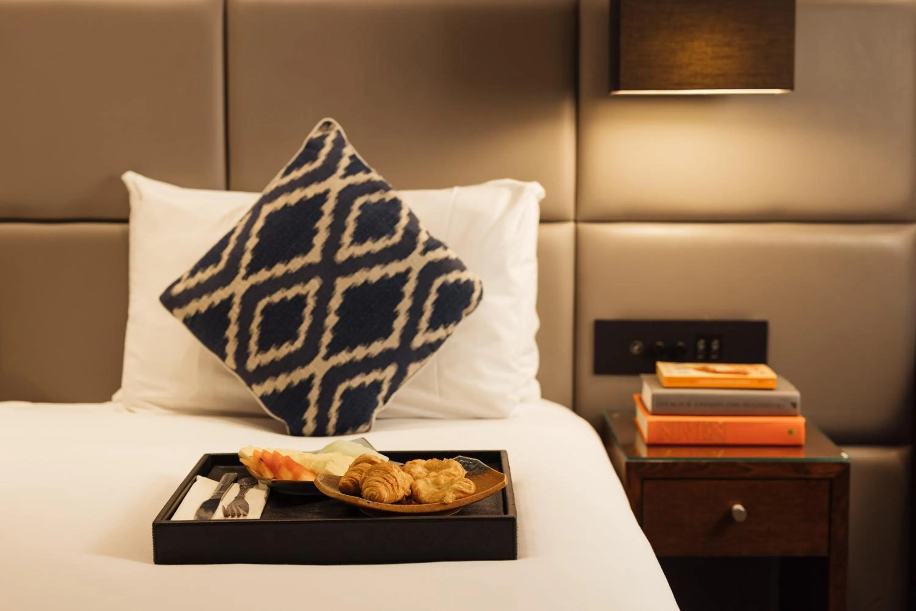 Bed in Montcalm Chilworth Townhouse, Paddington