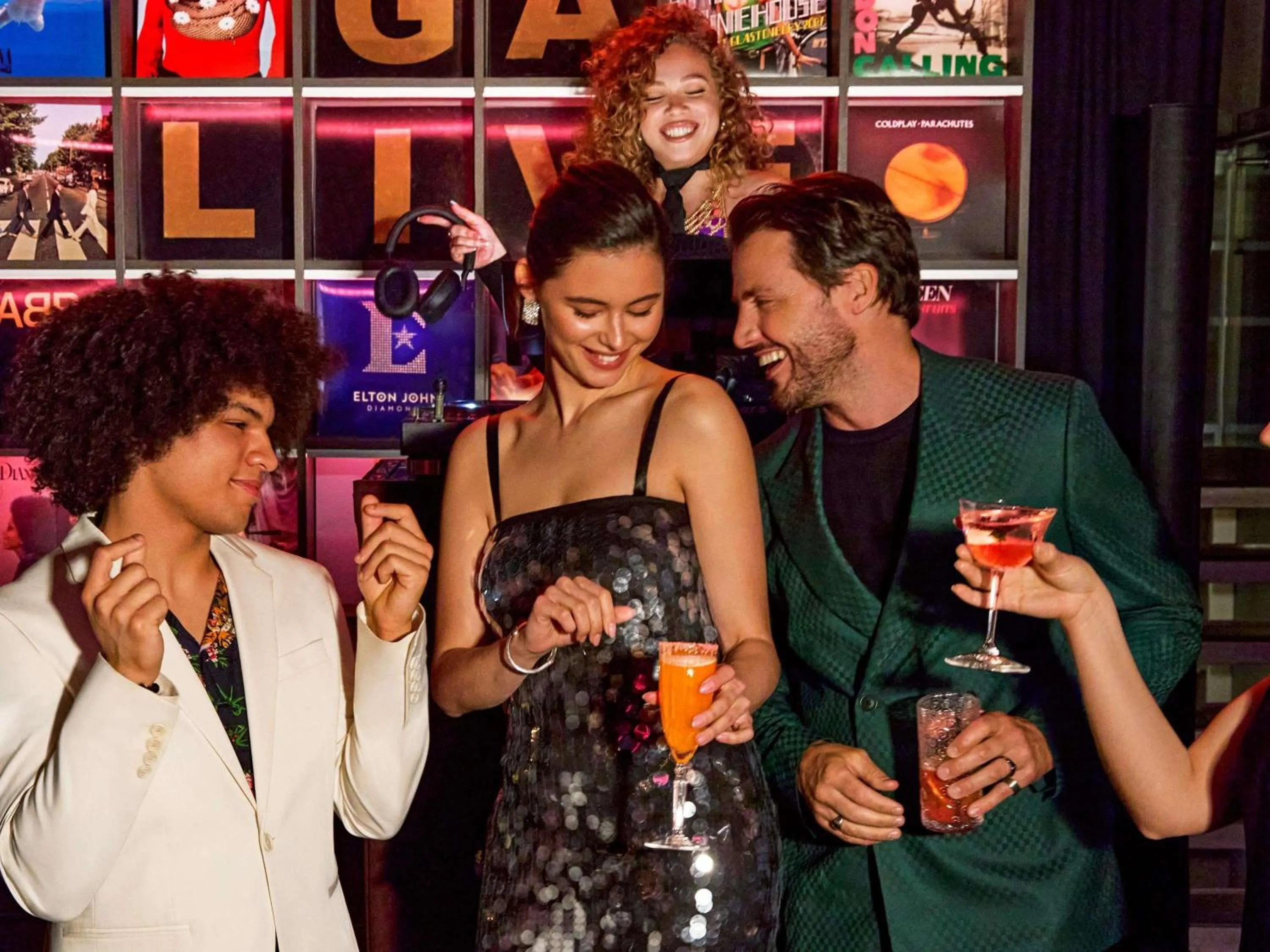 Lounge or bar in Pullman London St Pancras