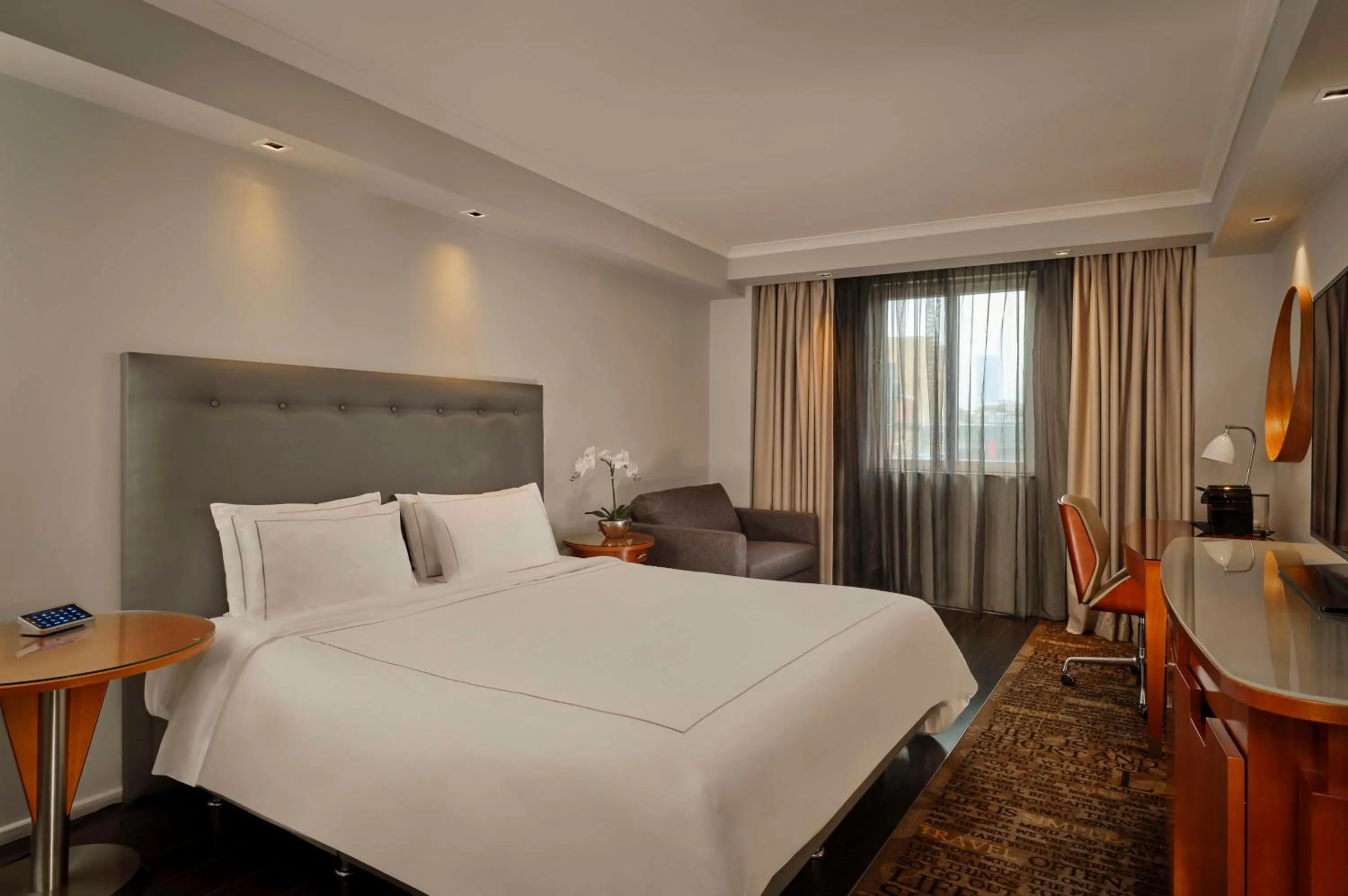 Bedroom, Bed in Park Plaza Victoria London