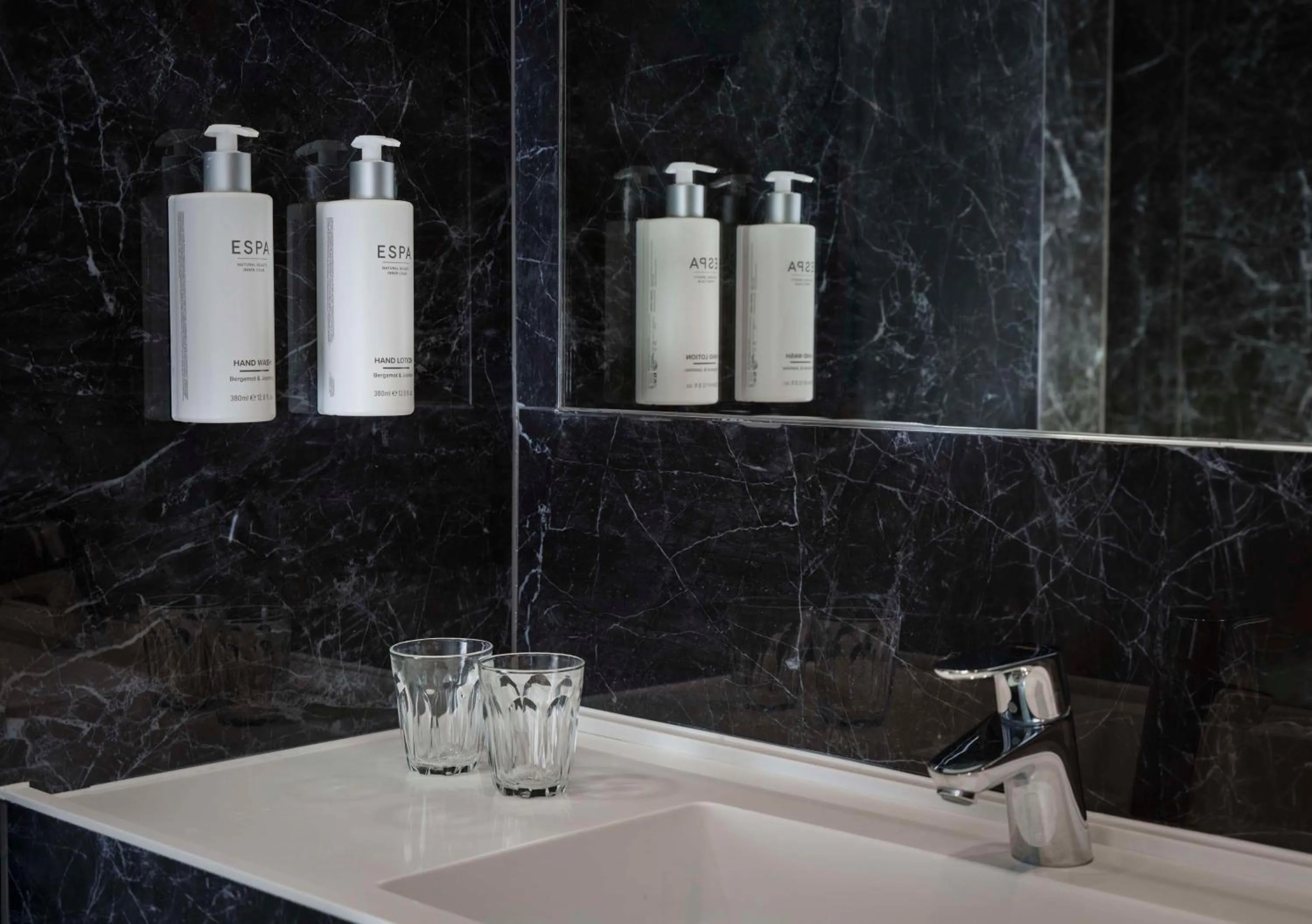 Bathroom in Park Plaza Victoria London