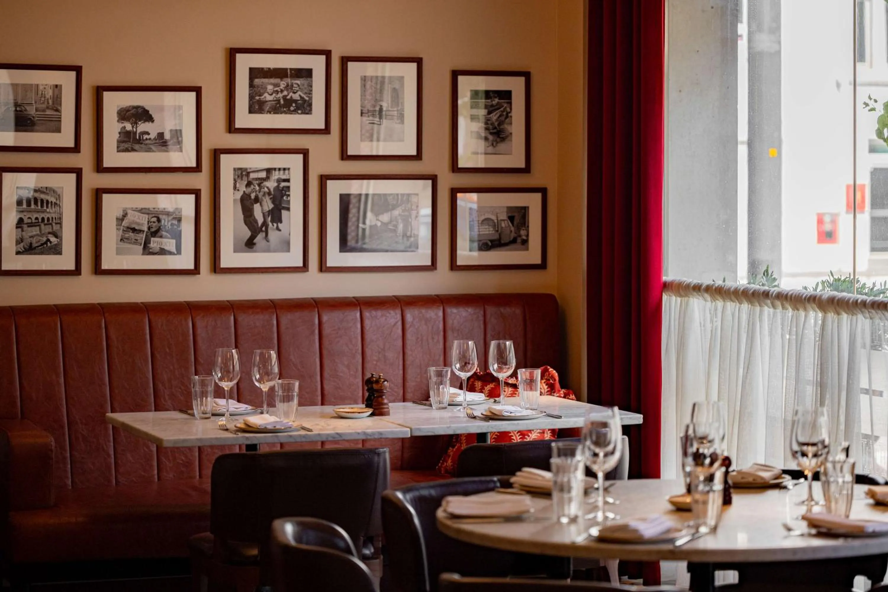 Restaurant/places to eat in Park Plaza Victoria London