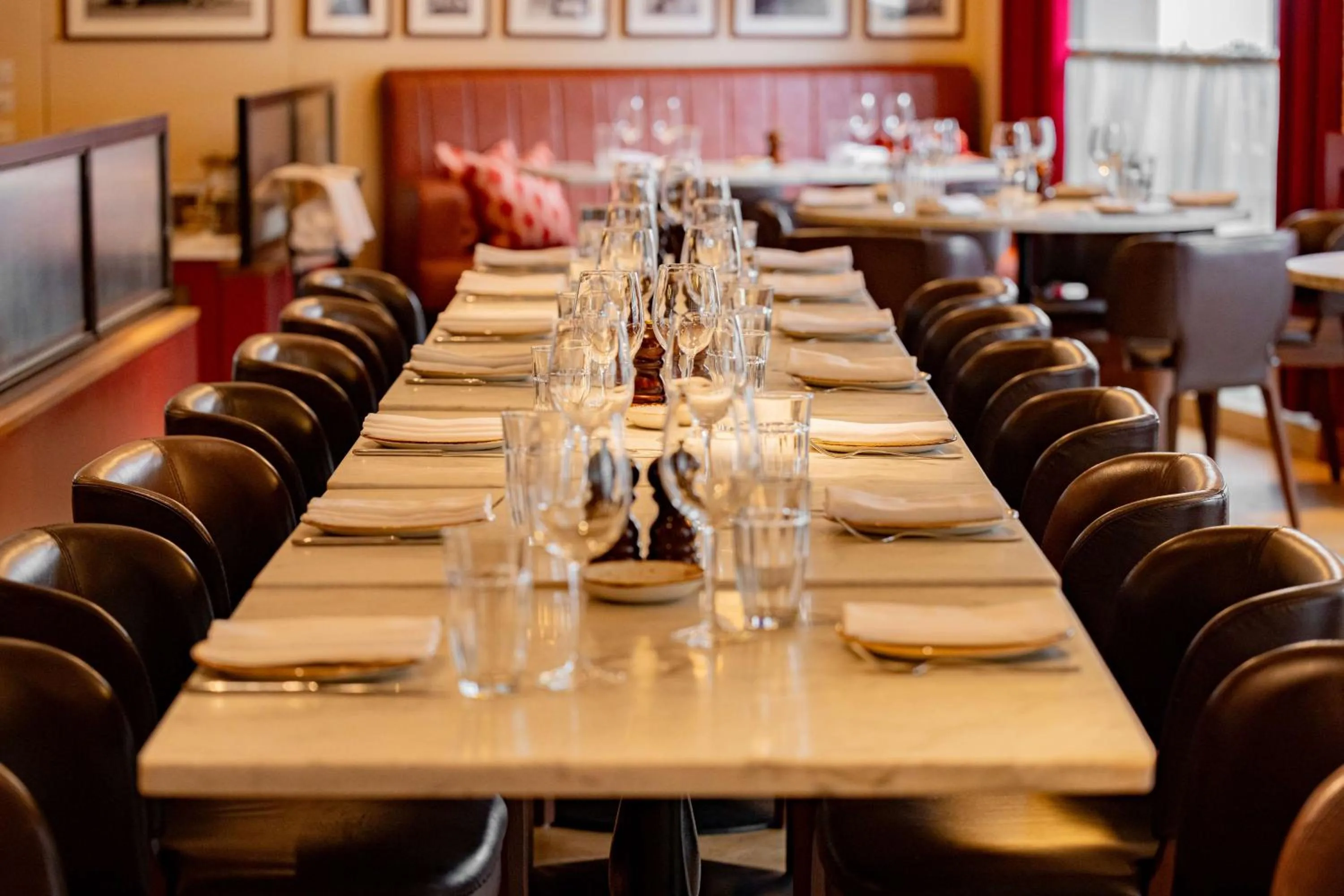 Restaurant/places to eat in Park Plaza Victoria London