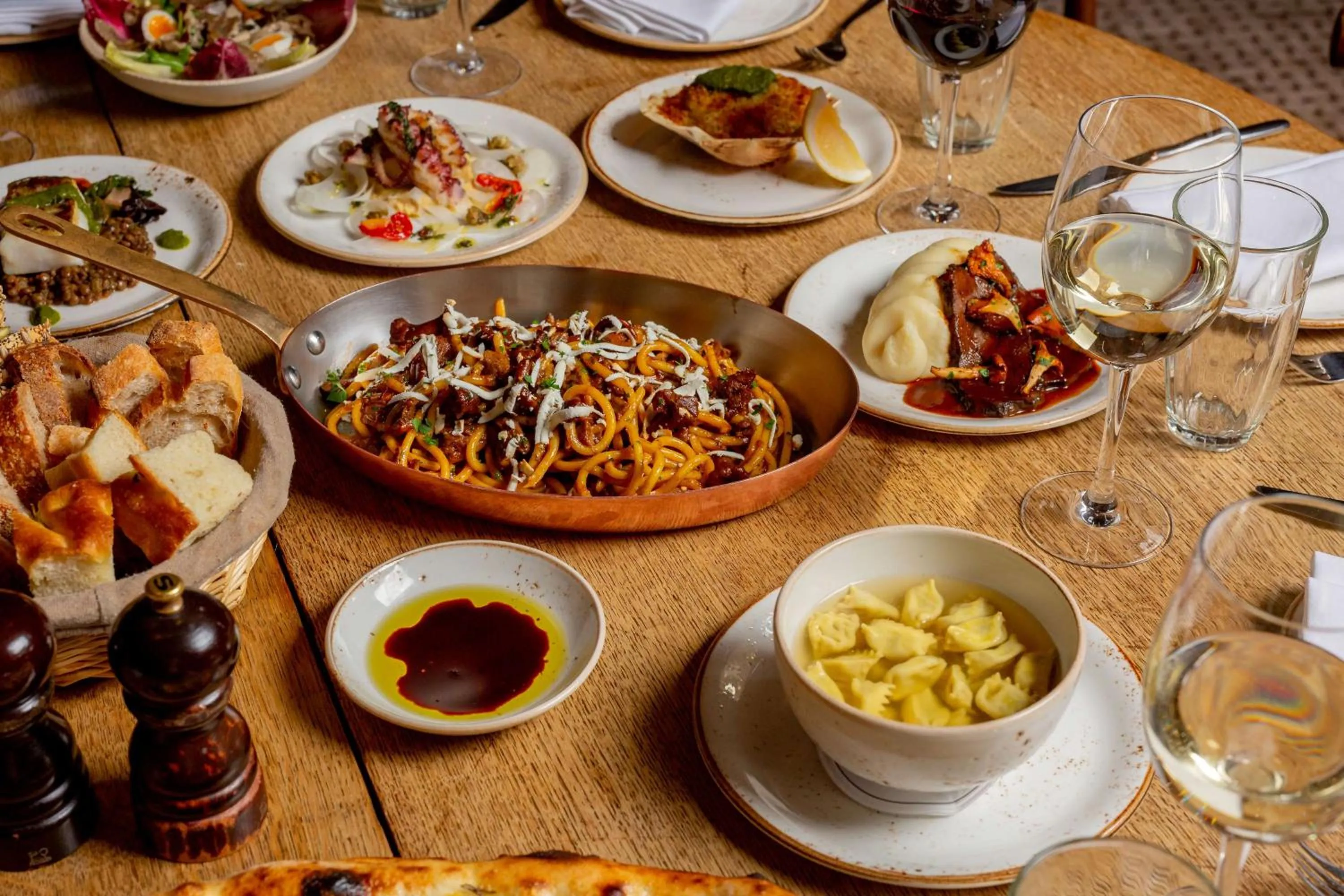 Restaurant/places to eat in Park Plaza Victoria London