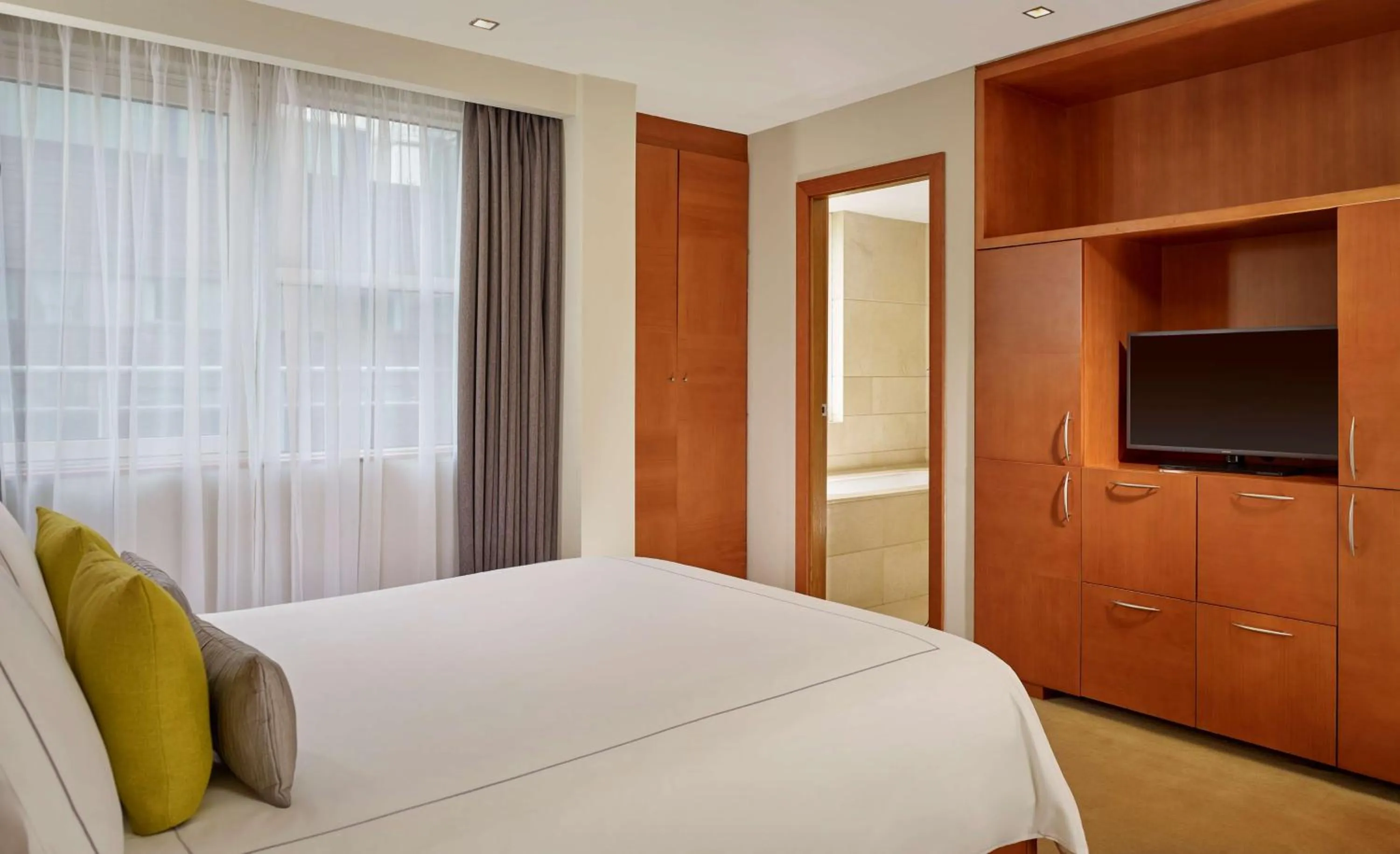 Bedroom, Bed in Park Plaza Victoria London