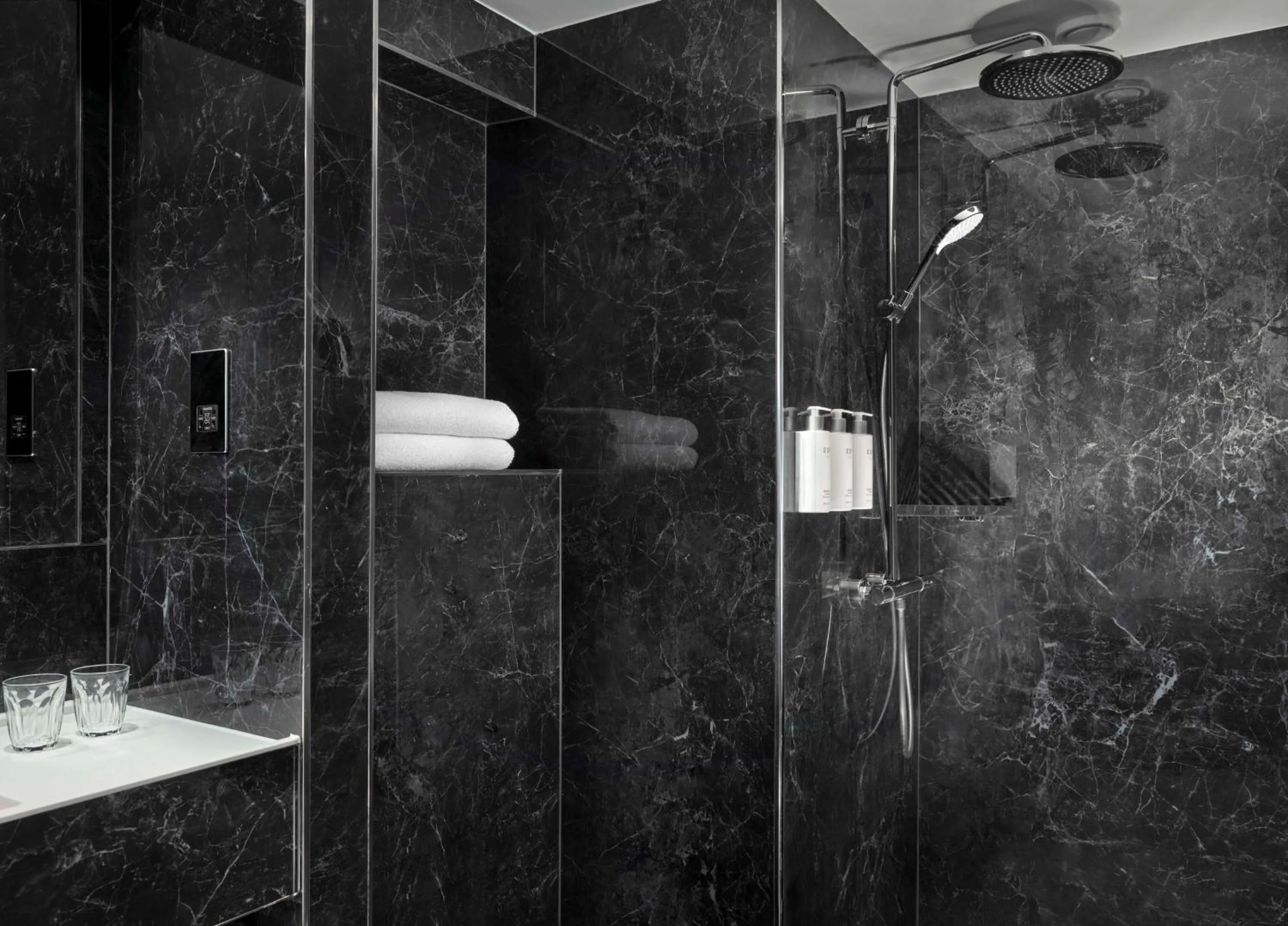 Bathroom in Park Plaza Victoria London