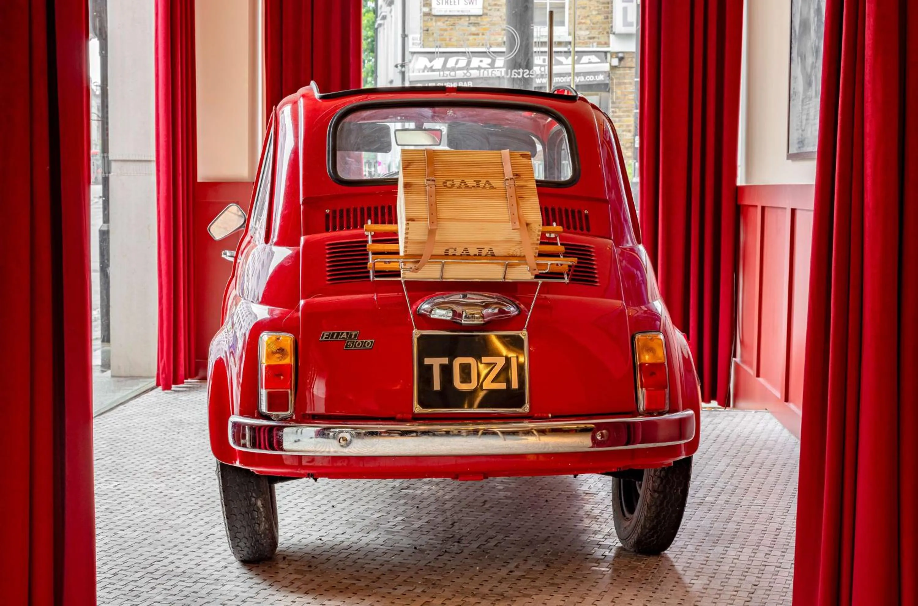 Restaurant/places to eat in Park Plaza Victoria London