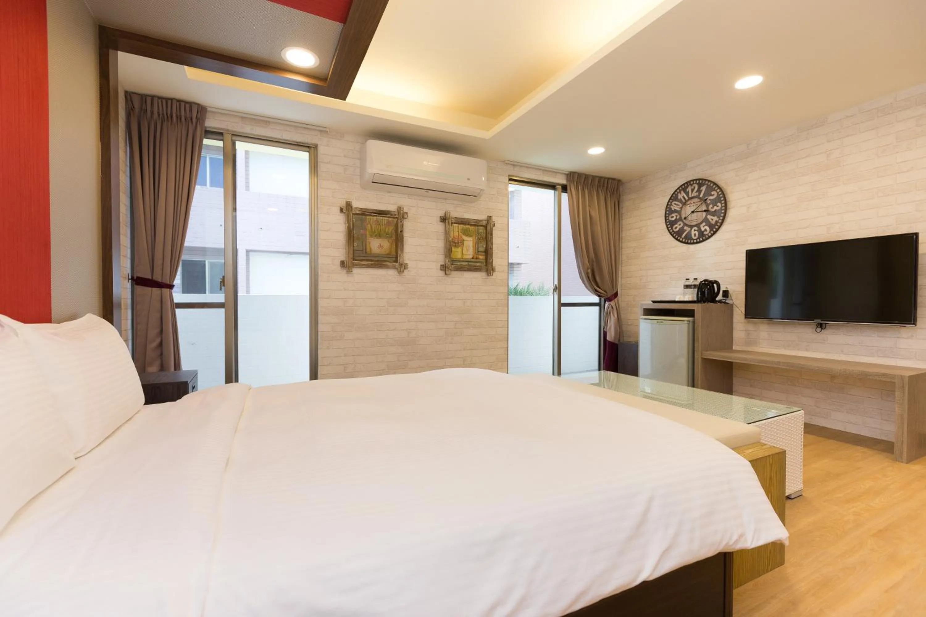 Photo of the whole room in 17th Summer