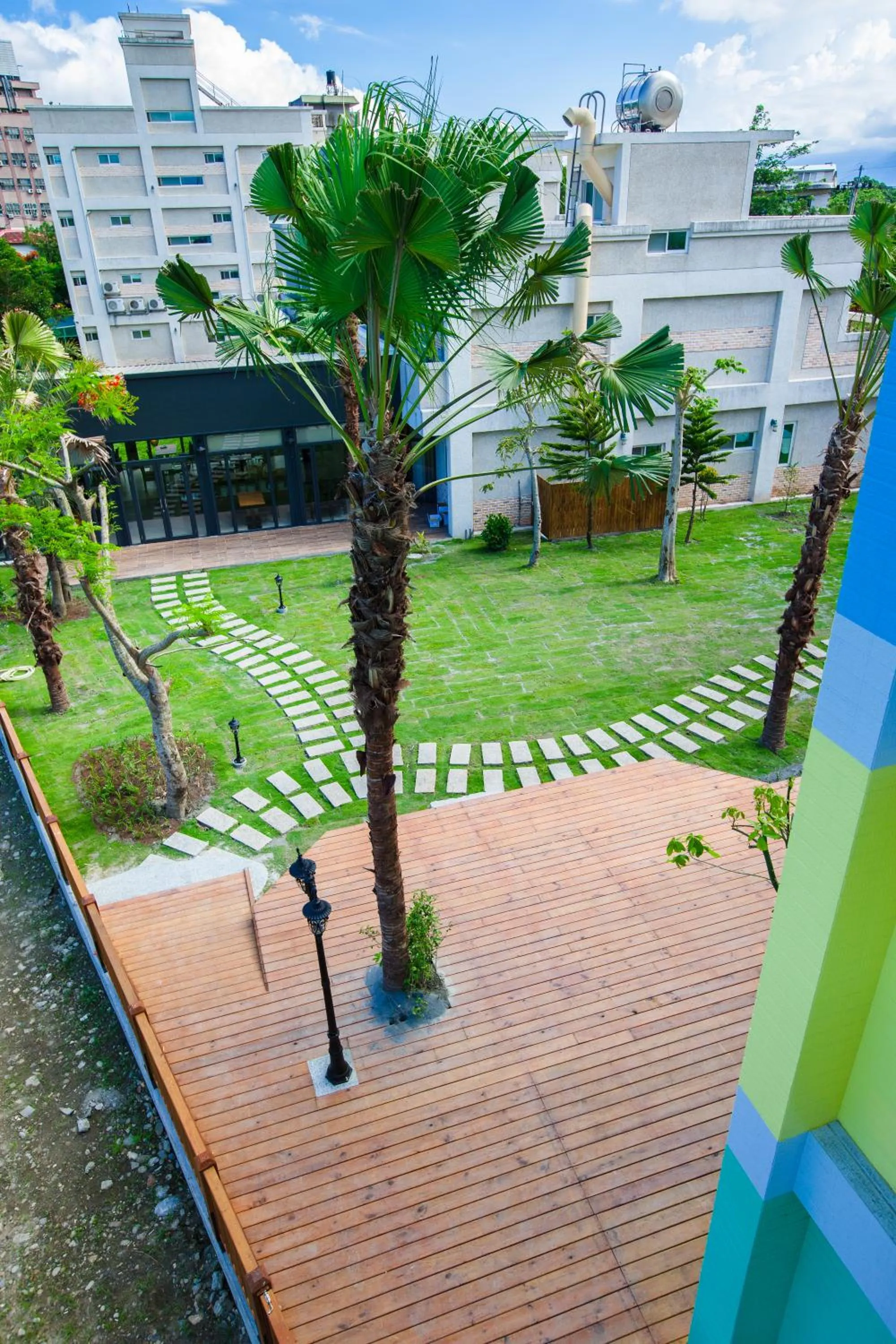 Garden in 17th Summer