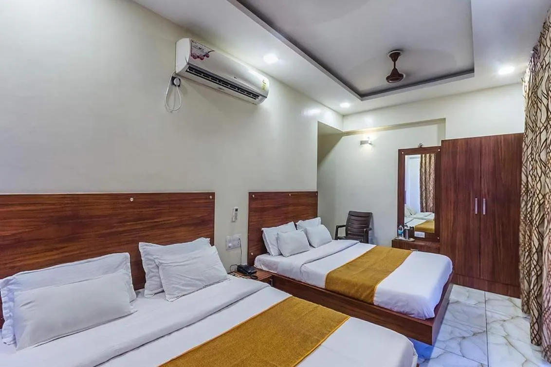 Photo of the whole room, Bed in Hotel Sky