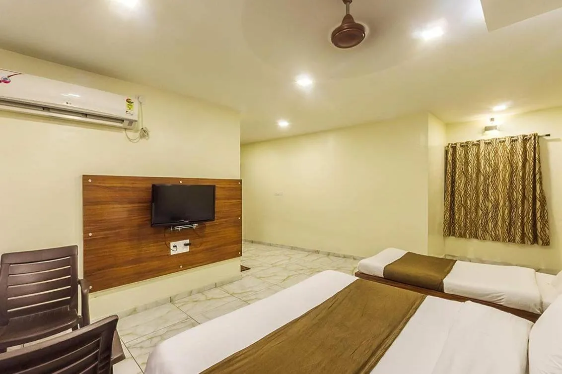 Photo of the whole room, Bed in Hotel Sky