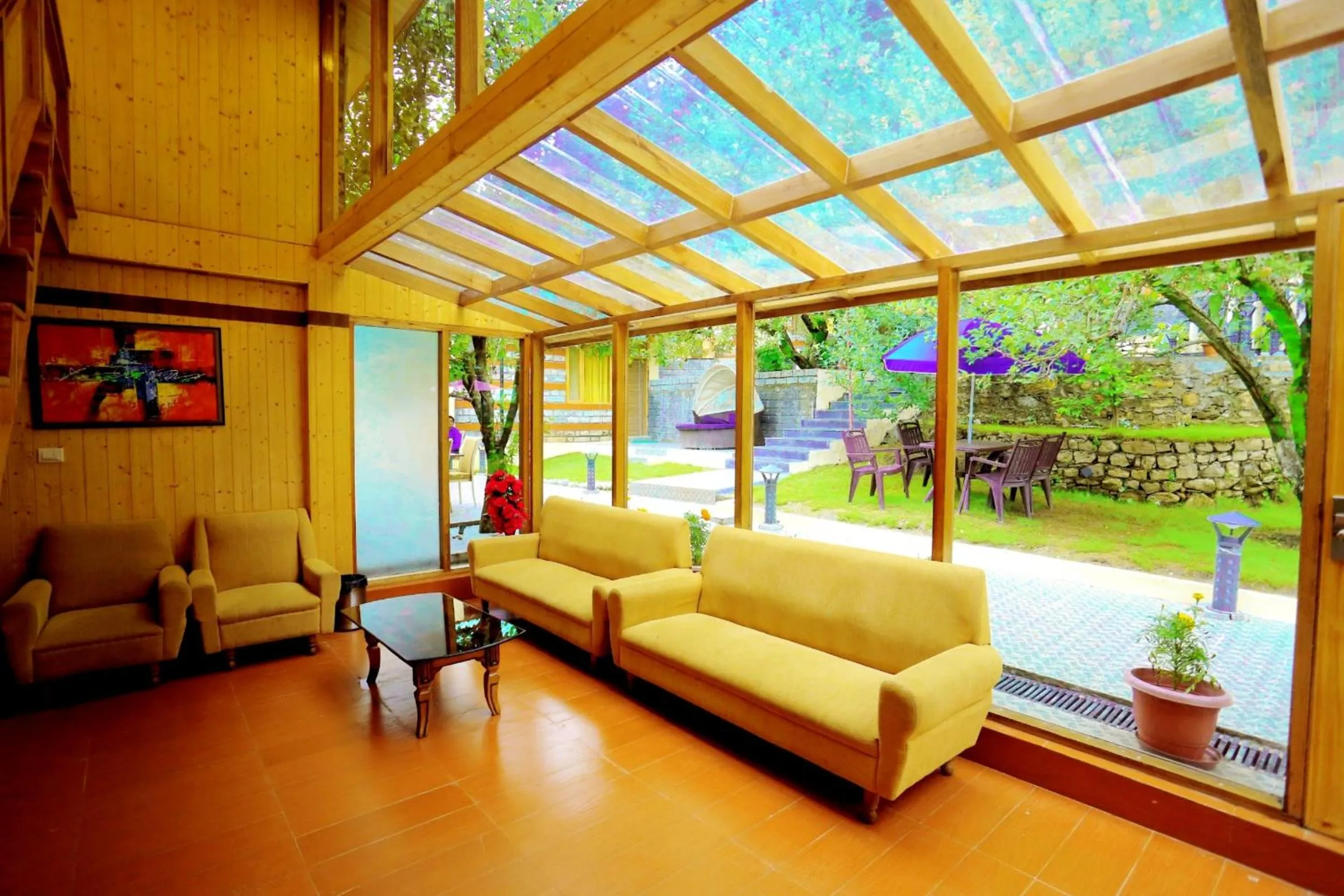 Lounge or bar in Amara Resorts Manali