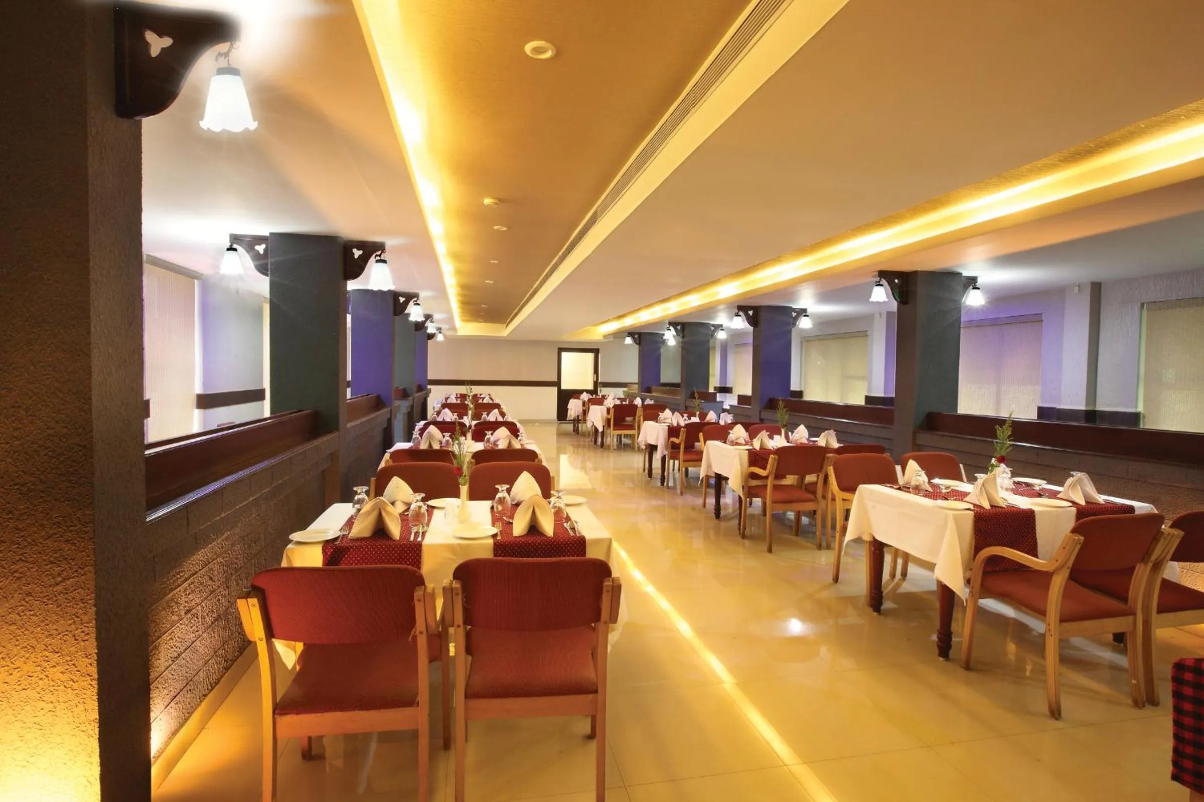 Restaurant/places to eat in Hotel Virad