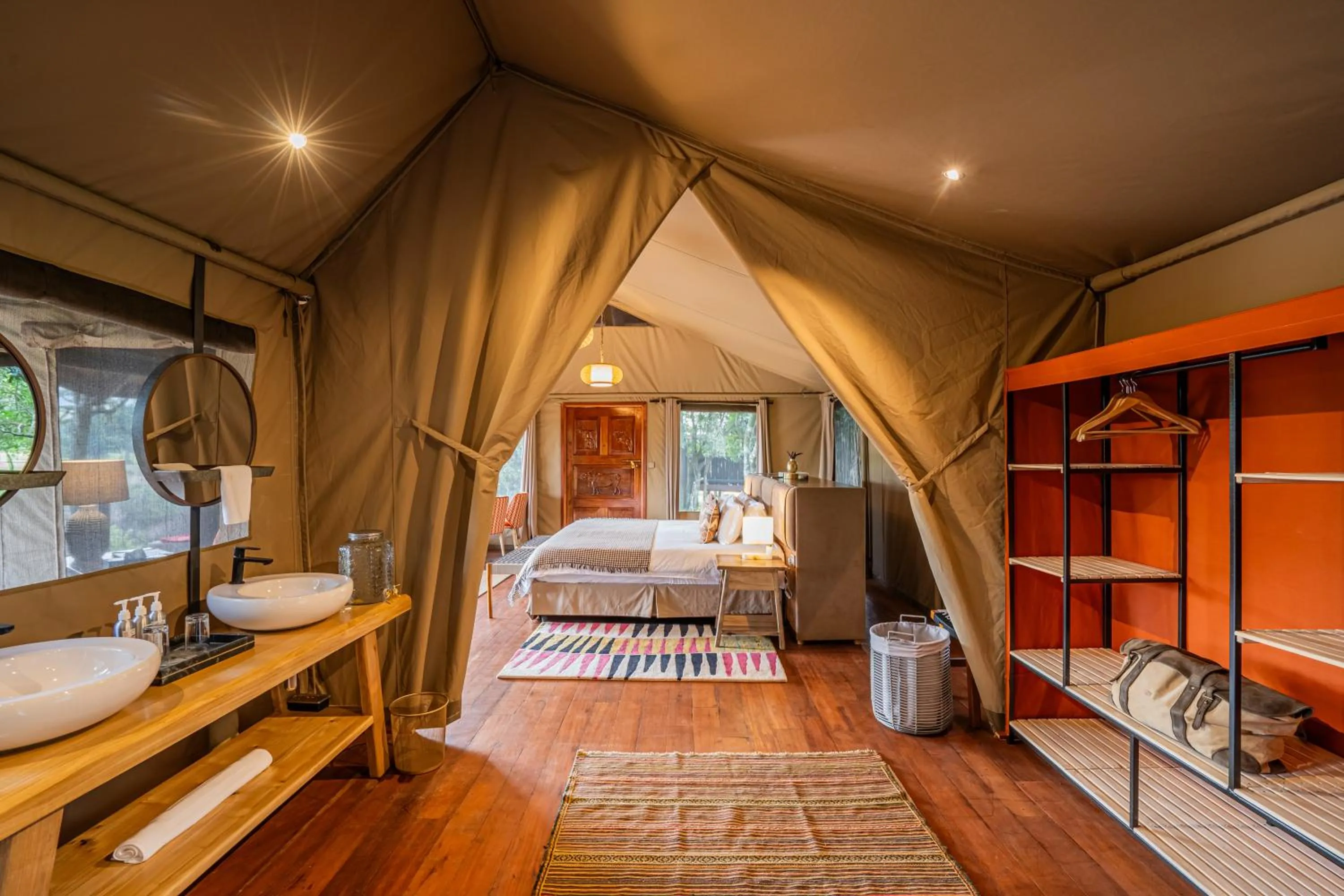 Bedroom, Bed in Royal Mara Safari Lodge