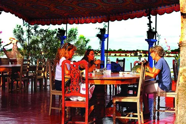 Restaurant/places to eat in Ginger House Museum Hotel