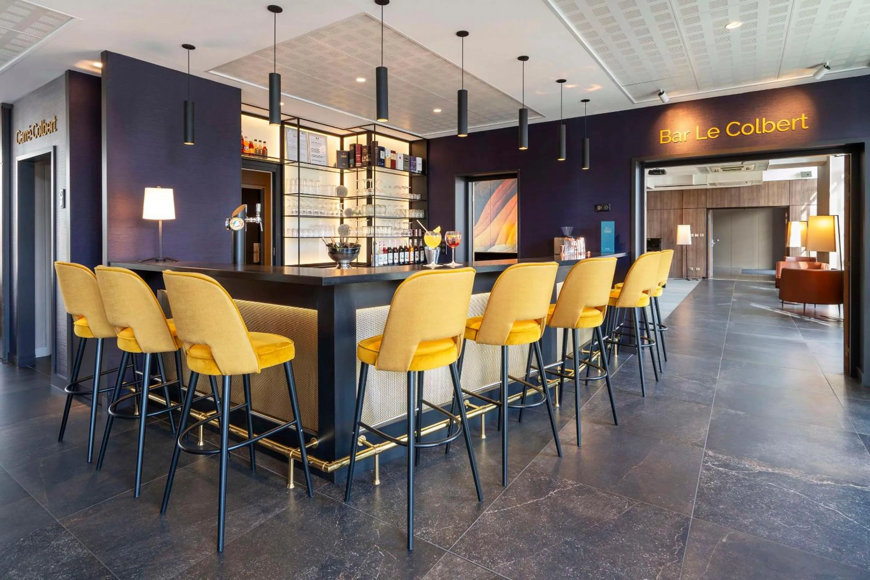 Lounge or bar in Best Western Plus Hôtel Colbert