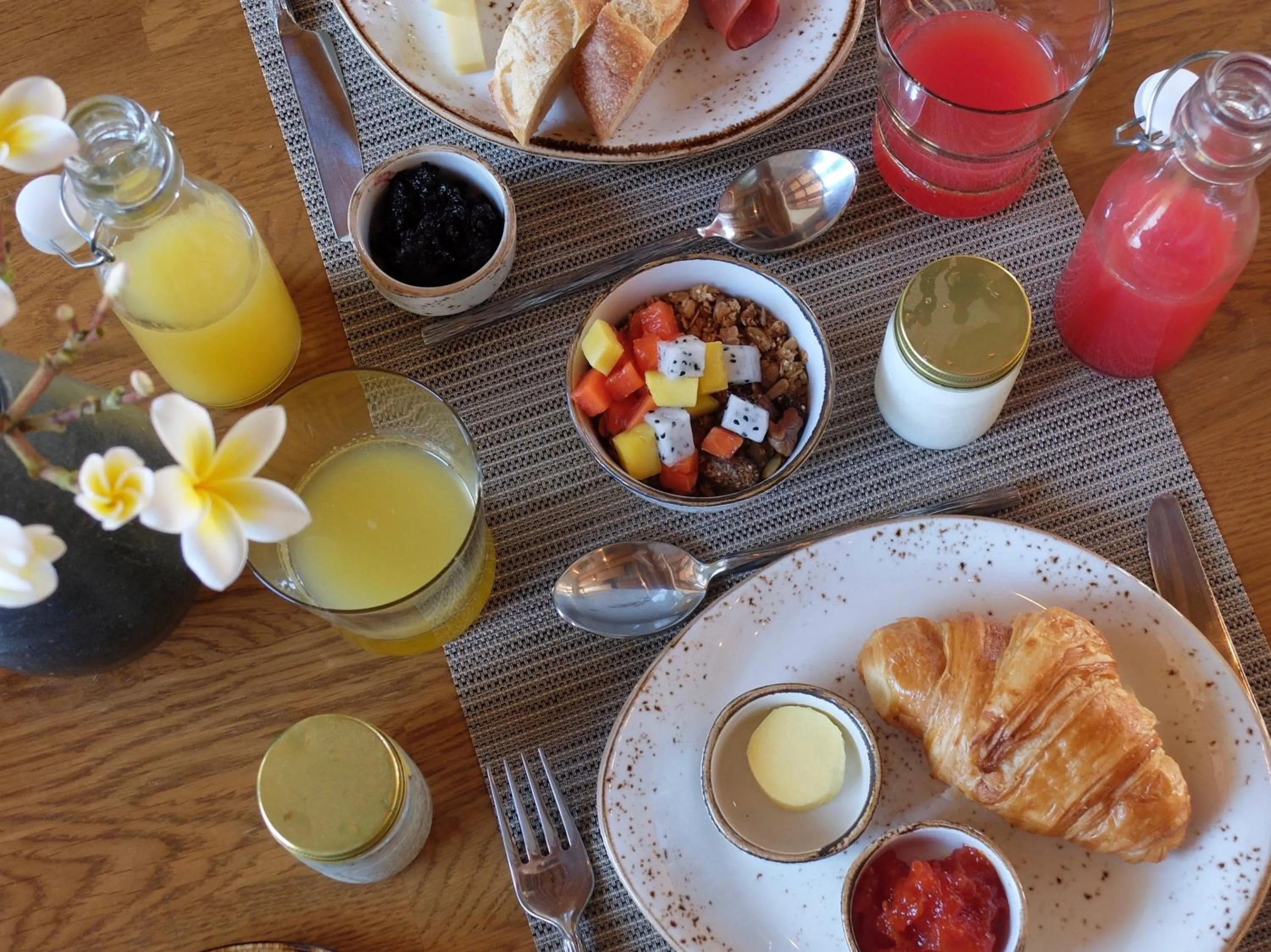 Food and drinks in Avani+ Luang Prabang Hotel