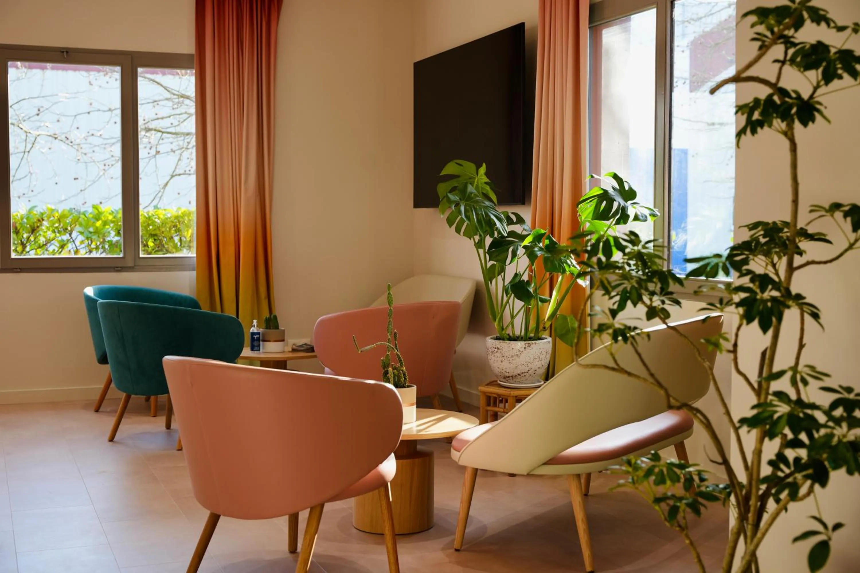 Seating area in Sure Hotel by Best Western Biarritz Aeroport