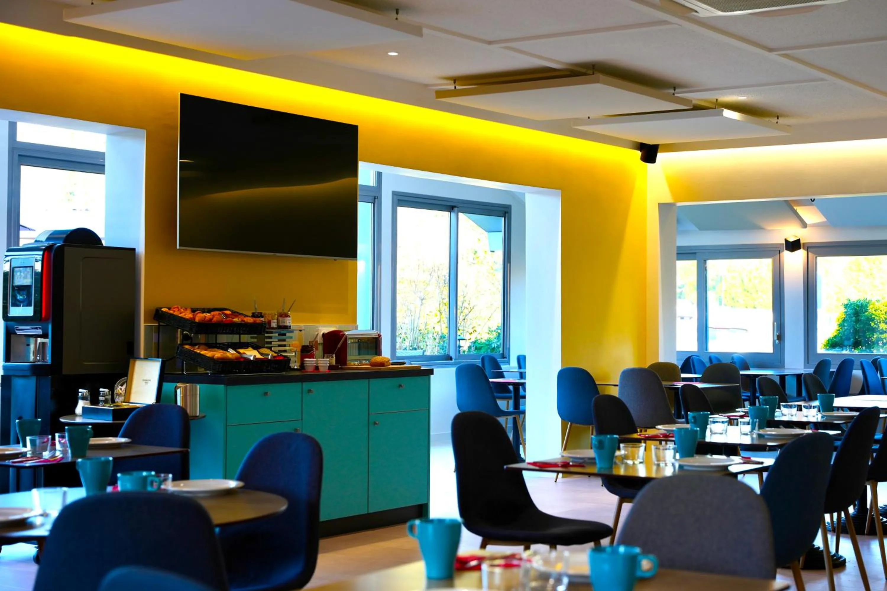 Restaurant/places to eat in Sure Hotel by Best Western Biarritz Aeroport