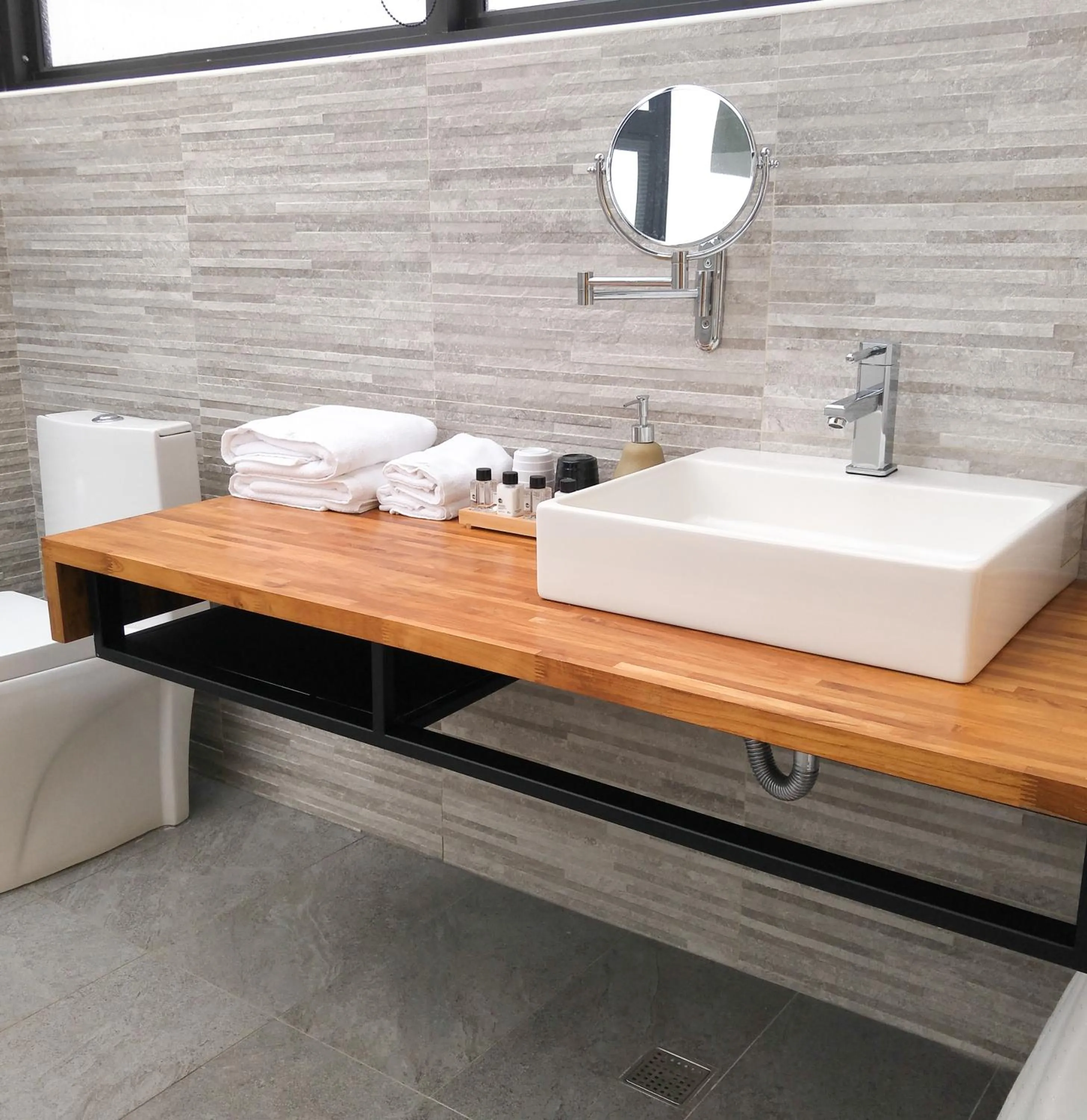 Bathroom in Sunny Stream B & B