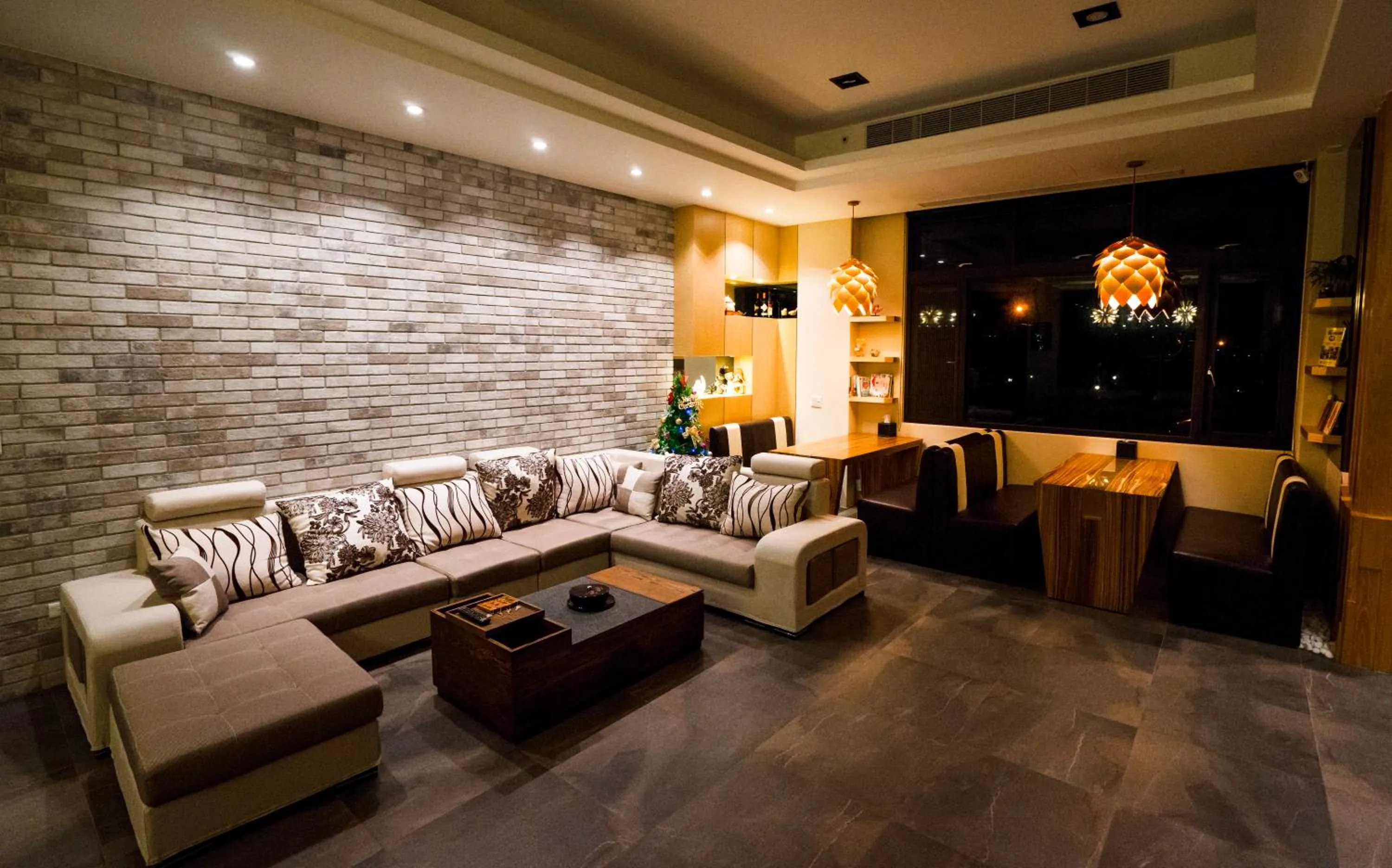 Decorative detail in Sunny Stream B & B