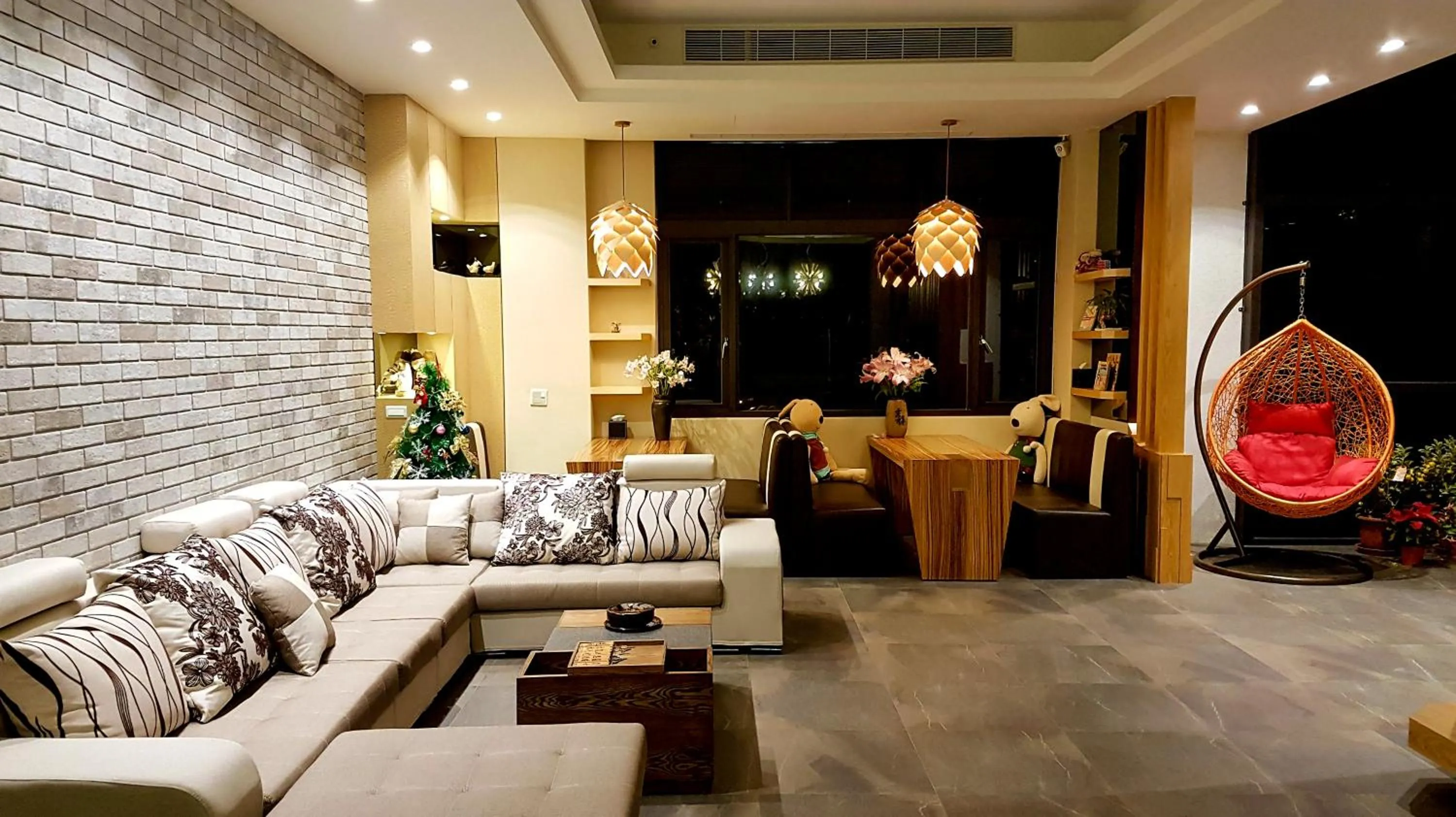 Decorative detail in Sunny Stream B & B