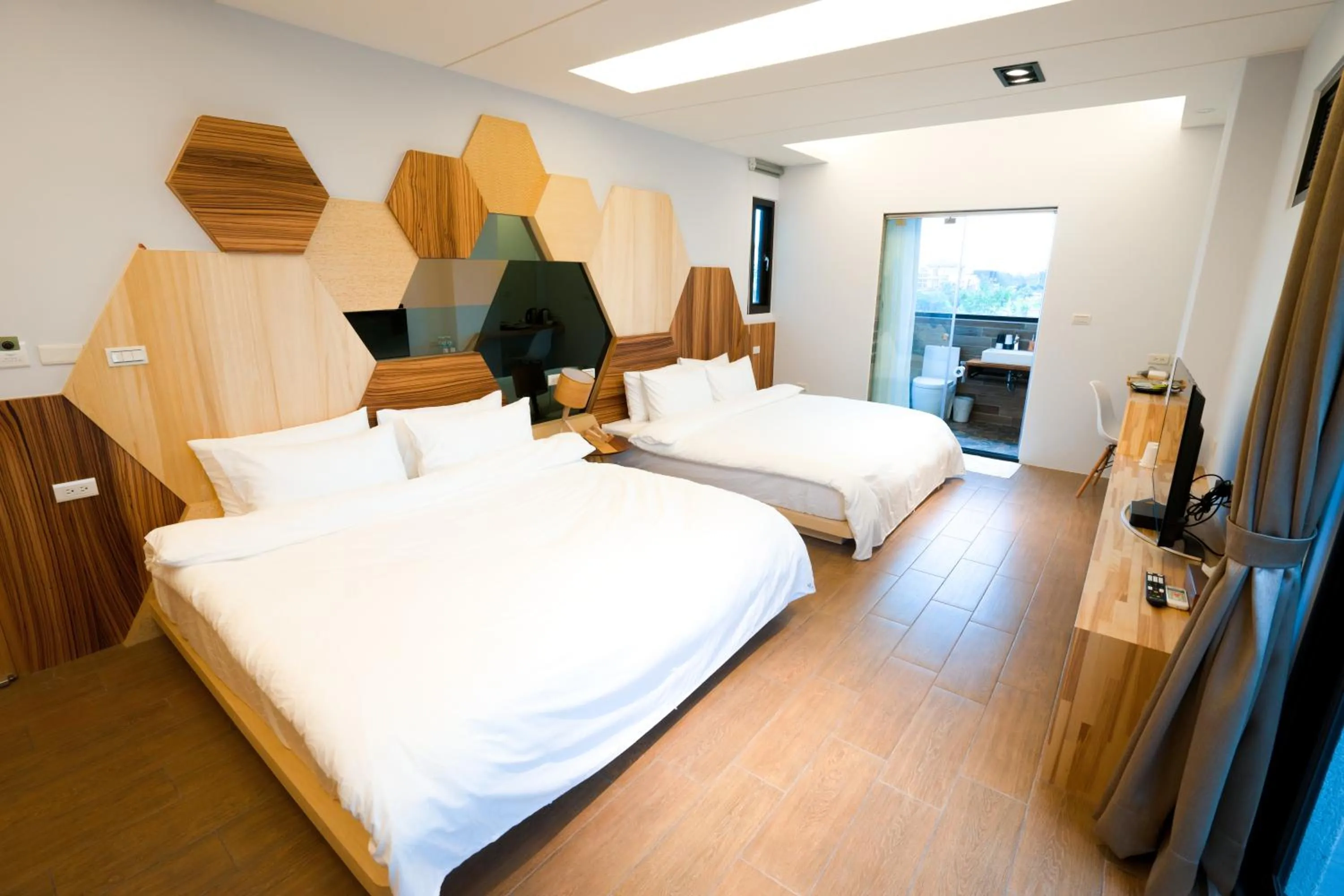 Photo of the whole room, Bed in Sunny Stream B & B