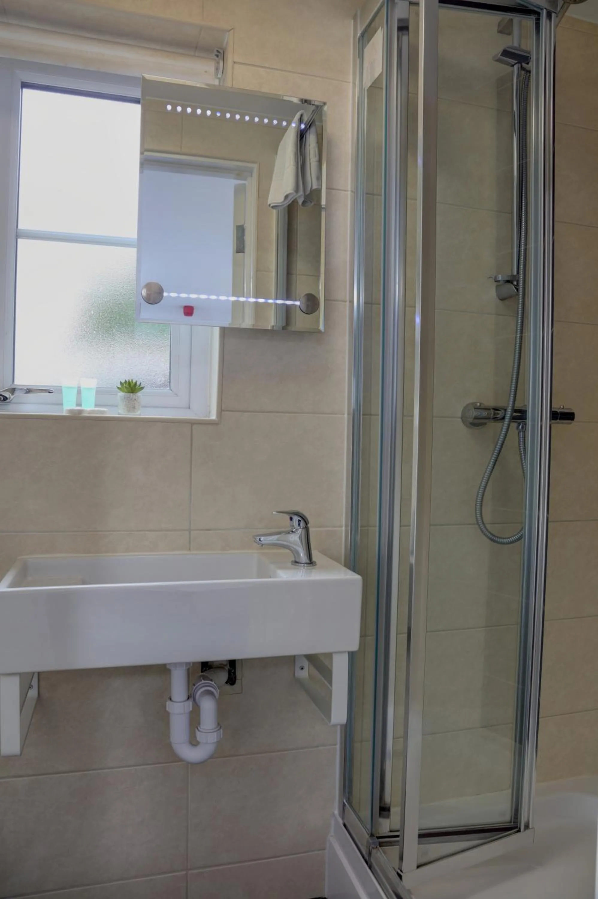 Shower in Sure Hotel by Best Western Reading