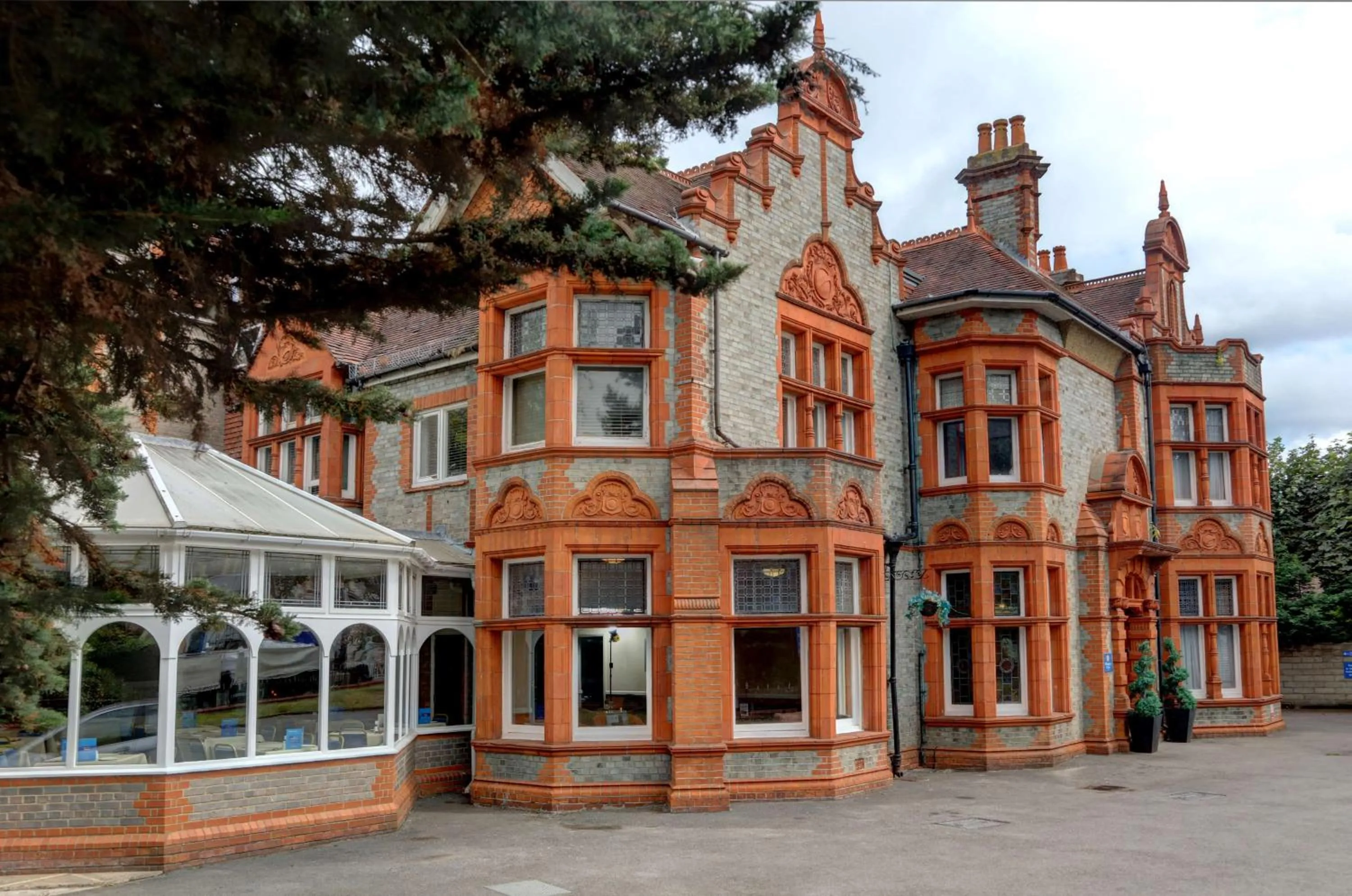 Property building in Sure Hotel by Best Western Reading