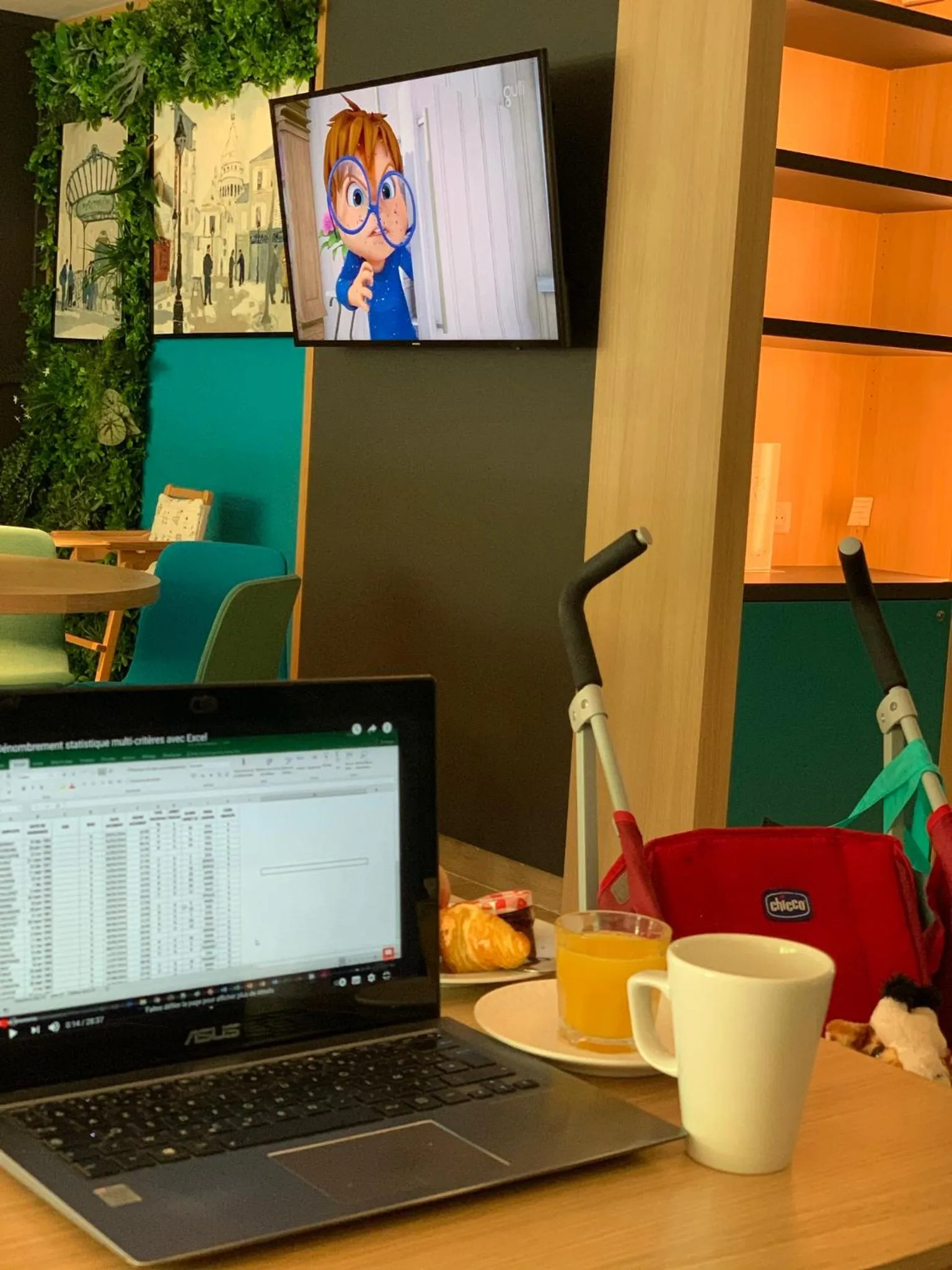 Restaurant/places to eat in Holiday Inn Paris Montmartre by IHG