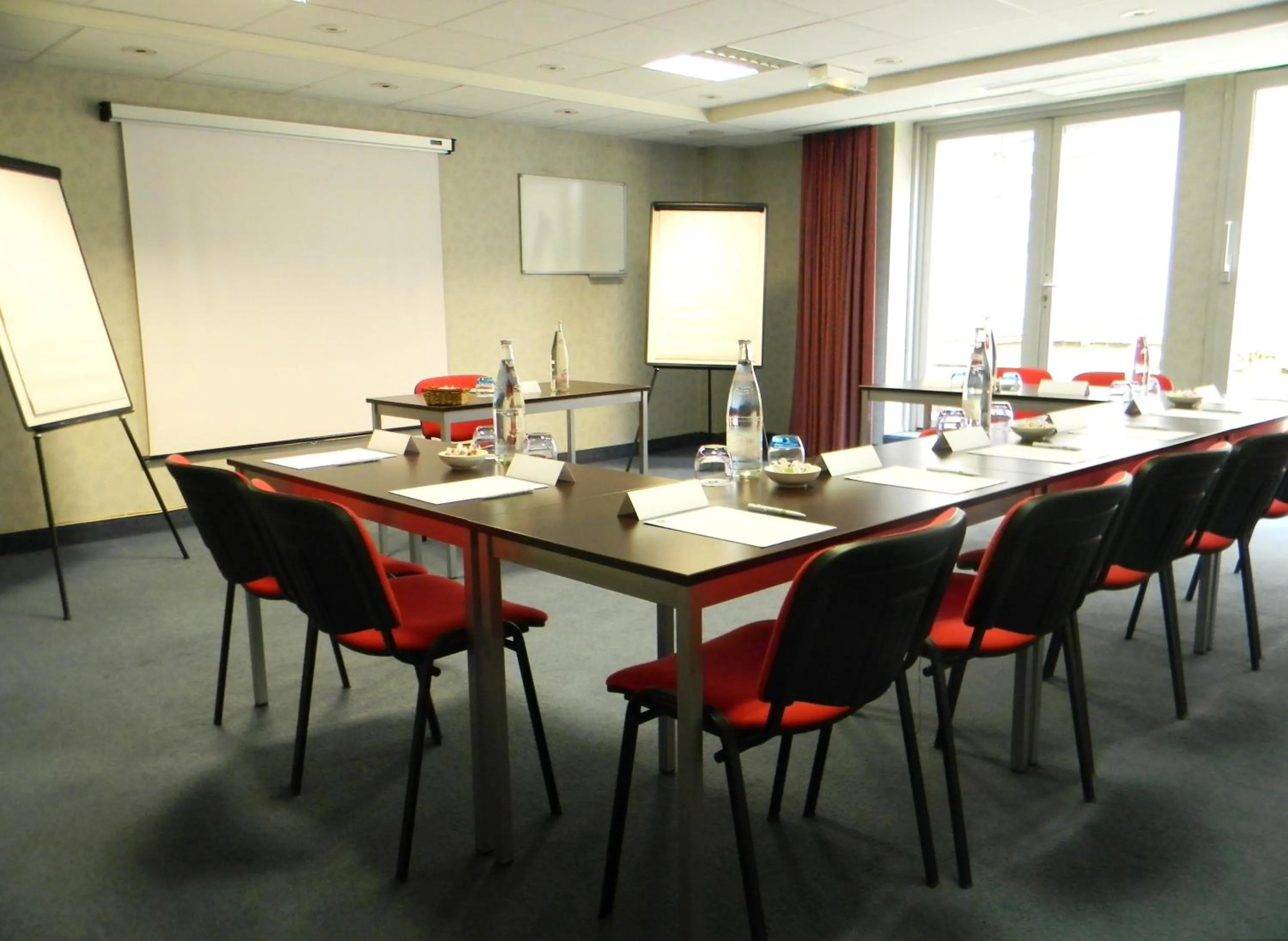 Meeting/conference room in Holiday Inn Paris Montmartre by IHG