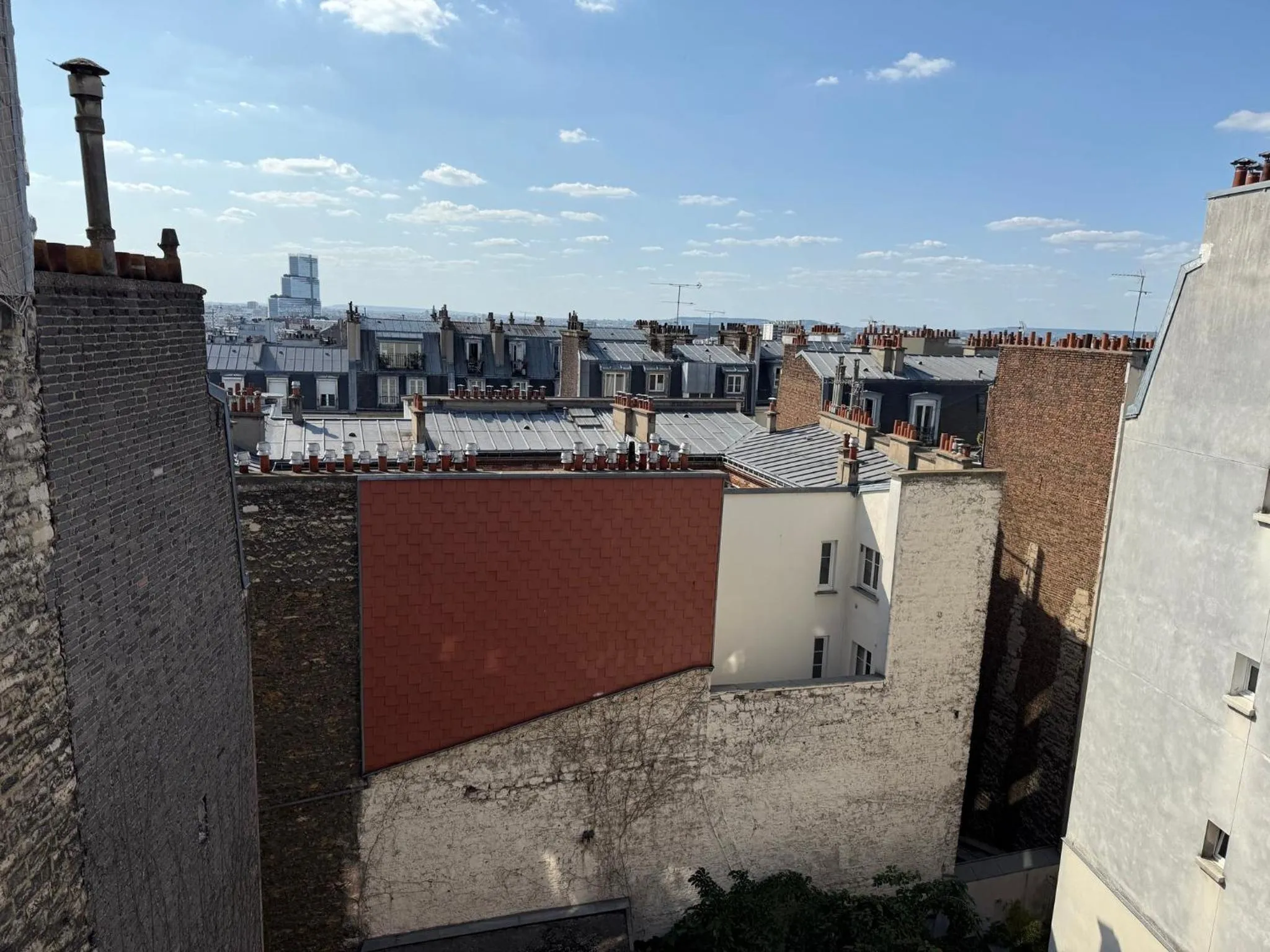 Photo of the whole room in Holiday Inn Paris Montmartre by IHG
