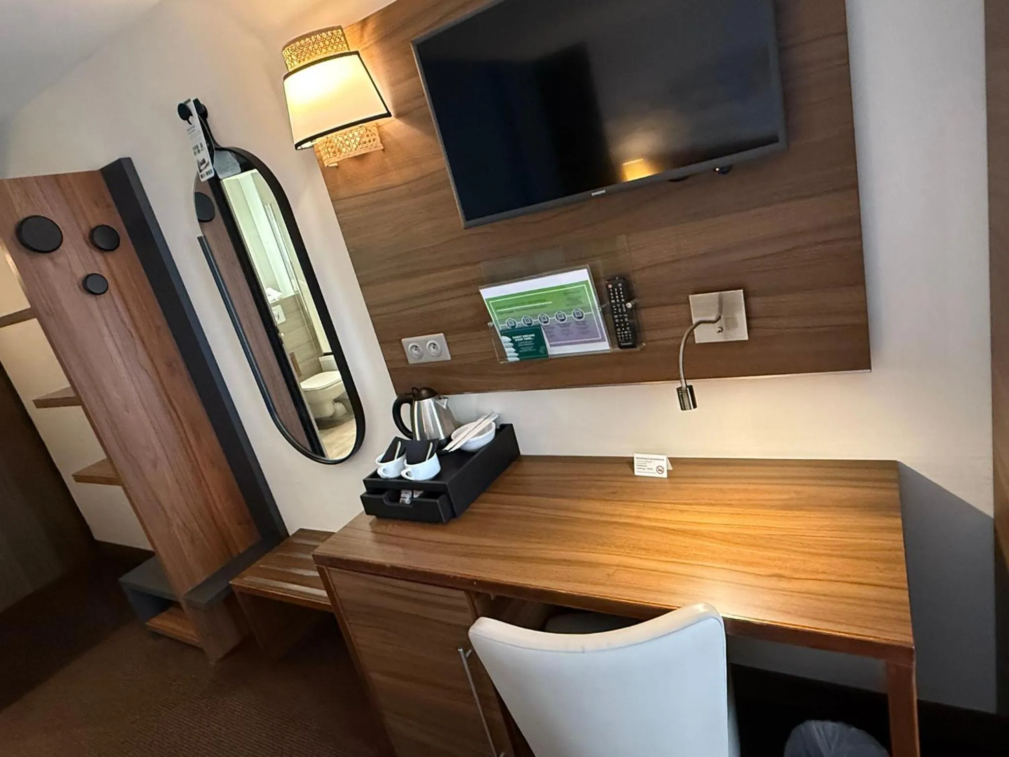 Photo of the whole room in Holiday Inn Paris Montmartre by IHG