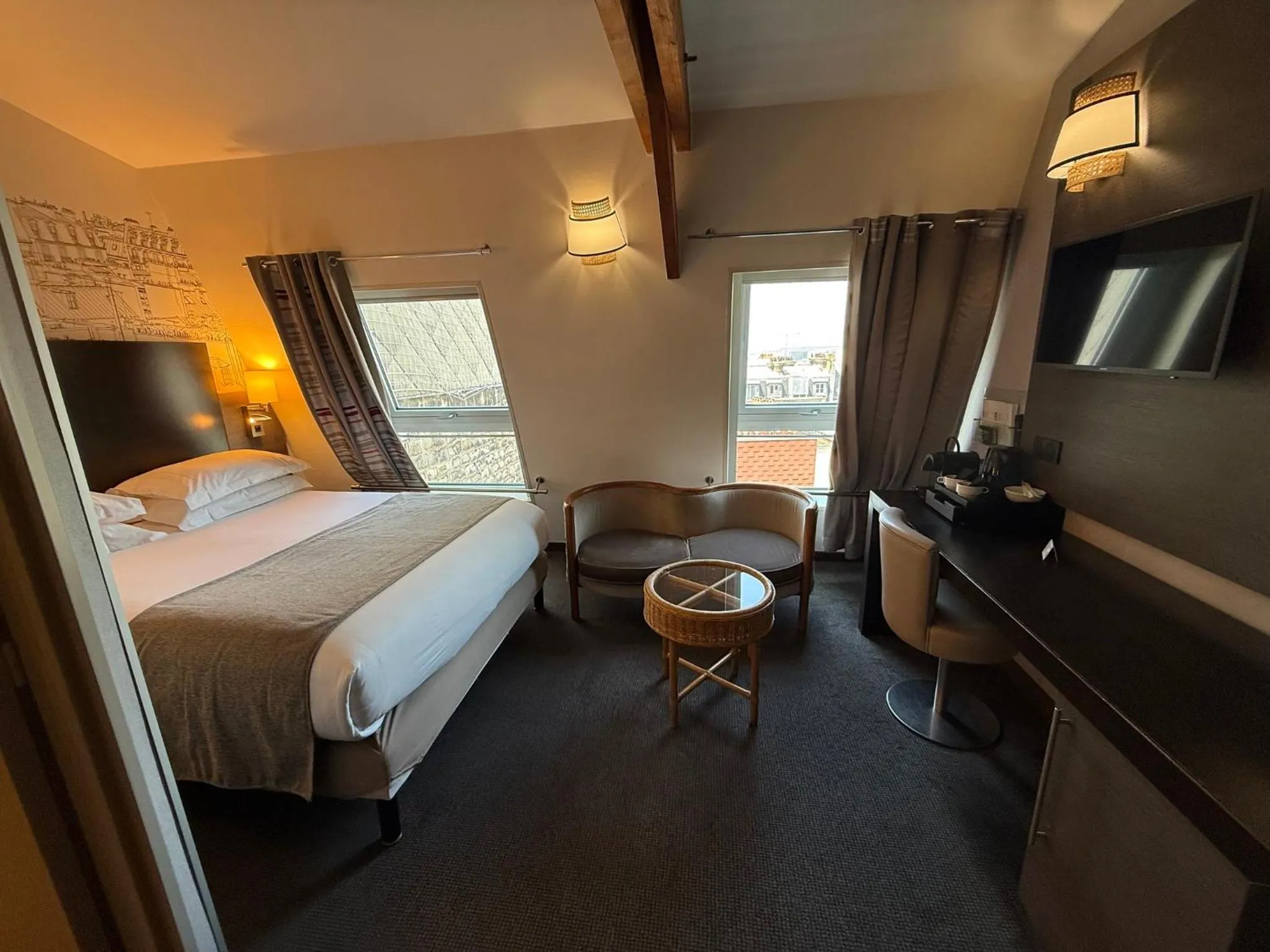 Photo of the whole room, Bed in Holiday Inn Paris Montmartre by IHG