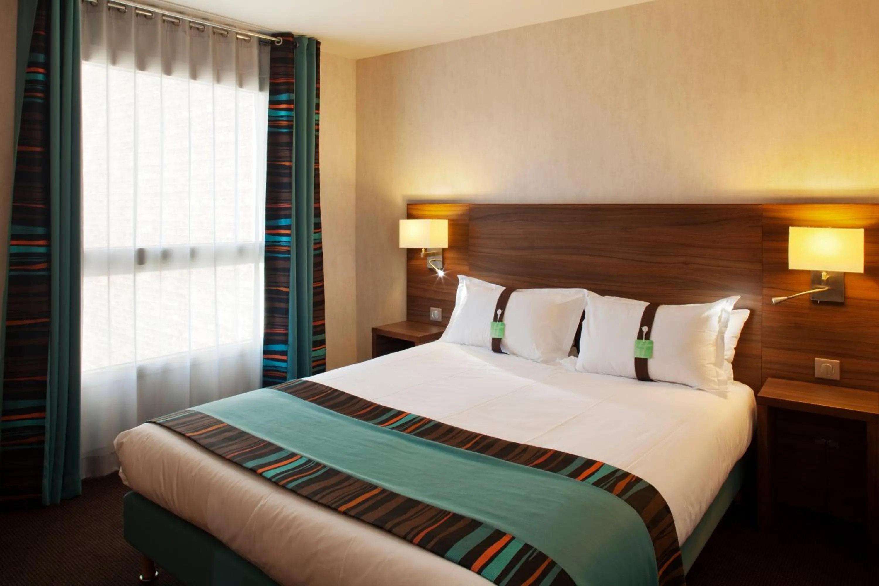 Photo of the whole room, Bed in Holiday Inn Paris Montmartre by IHG