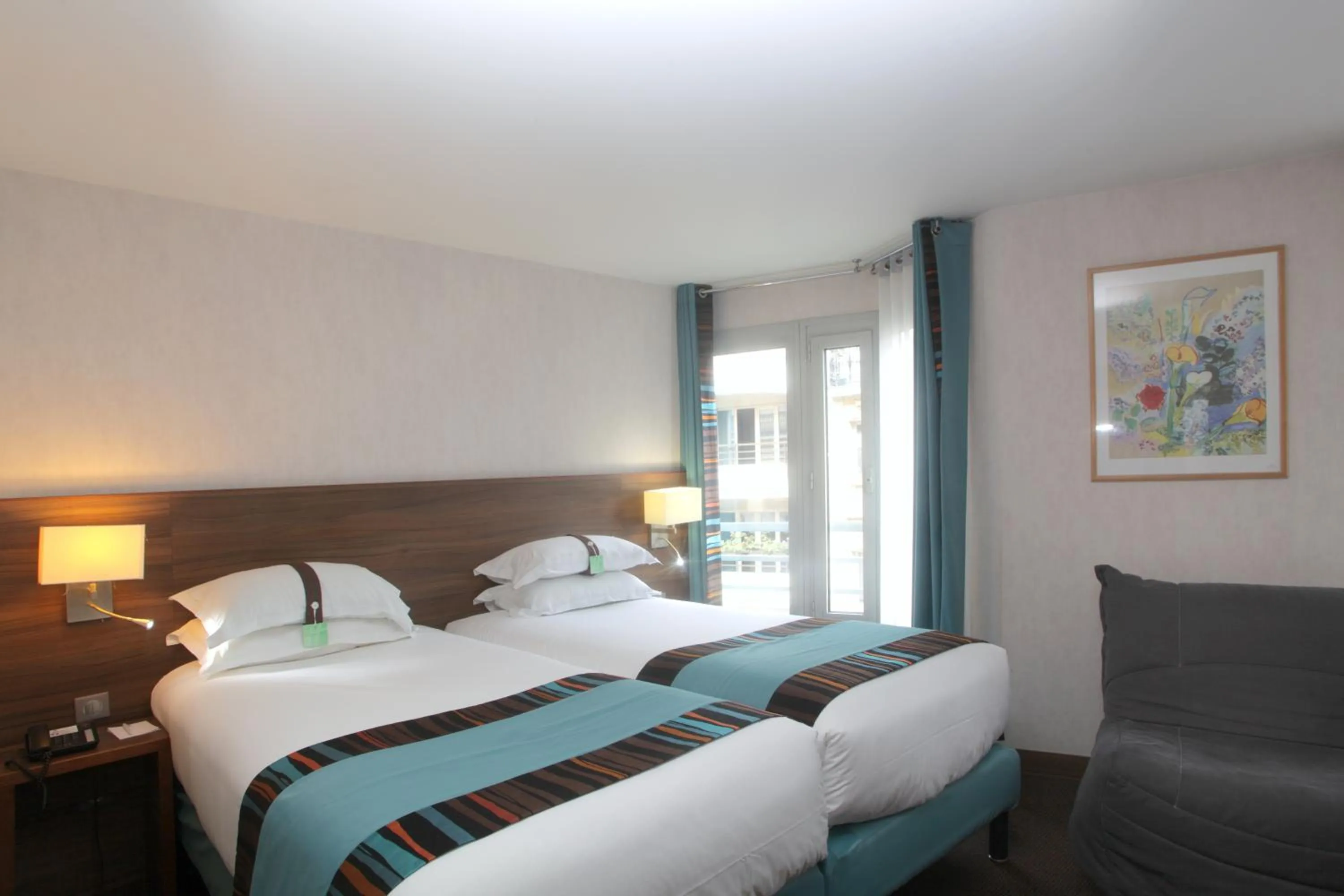 Bed in Holiday Inn Paris Montmartre by IHG