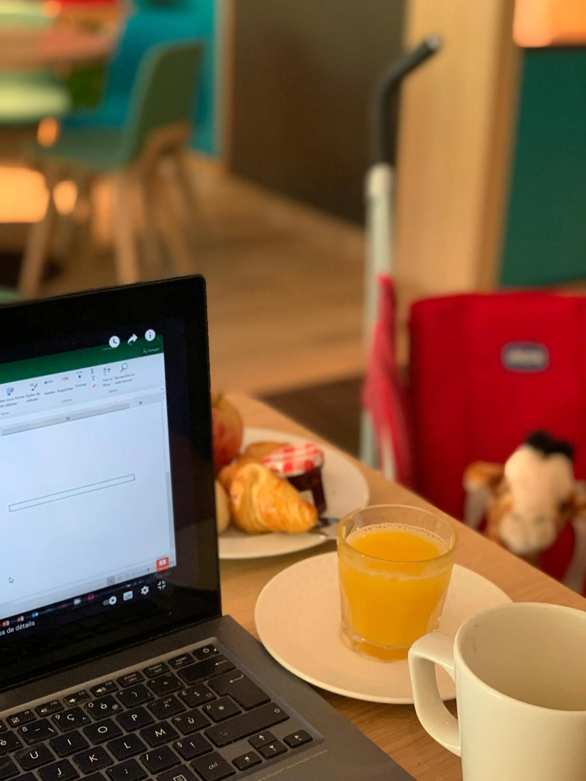 Restaurant/places to eat in Holiday Inn Paris Montmartre by IHG