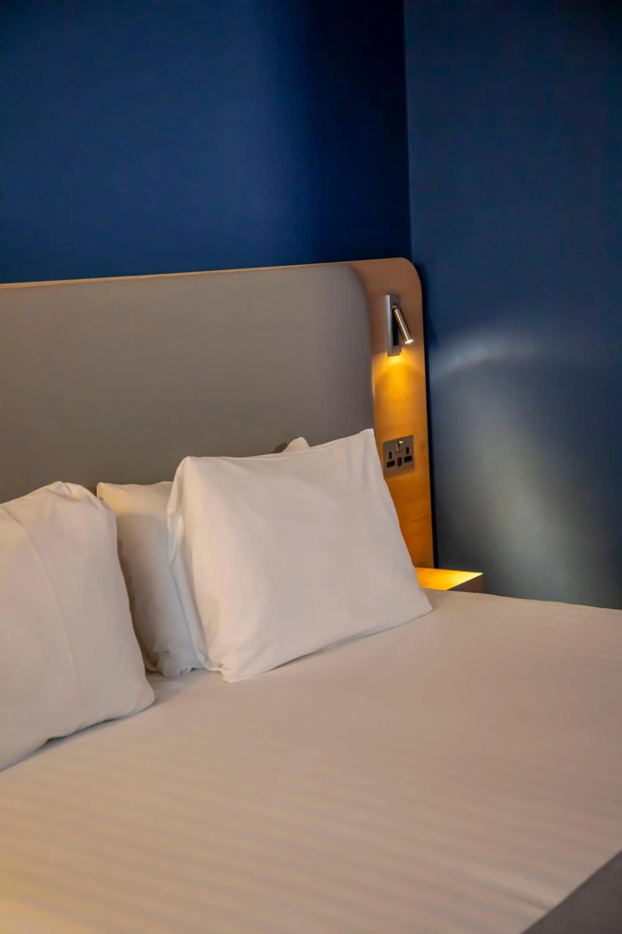 Bed in Holiday Inn Express Royal Docks by IHG