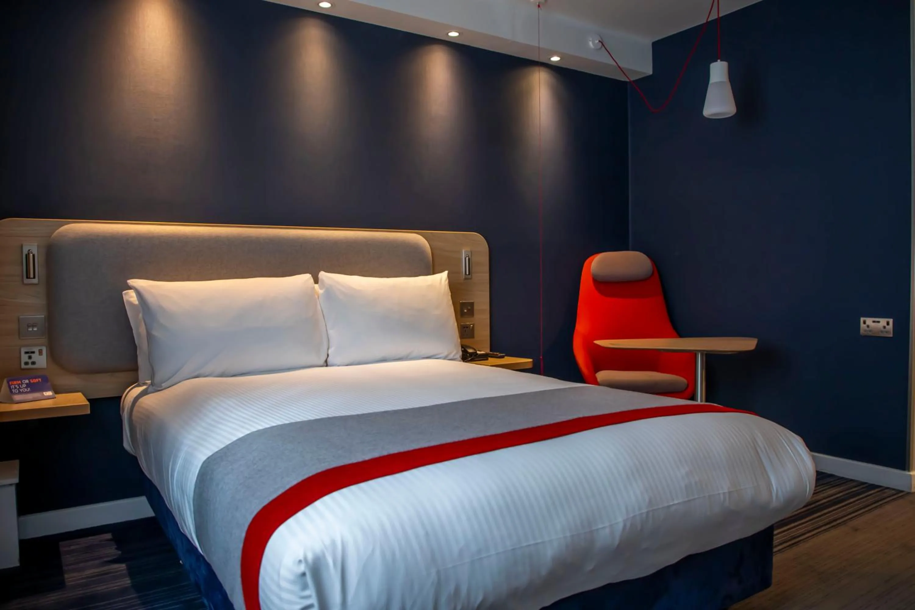 Bed in Holiday Inn Express Royal Docks by IHG